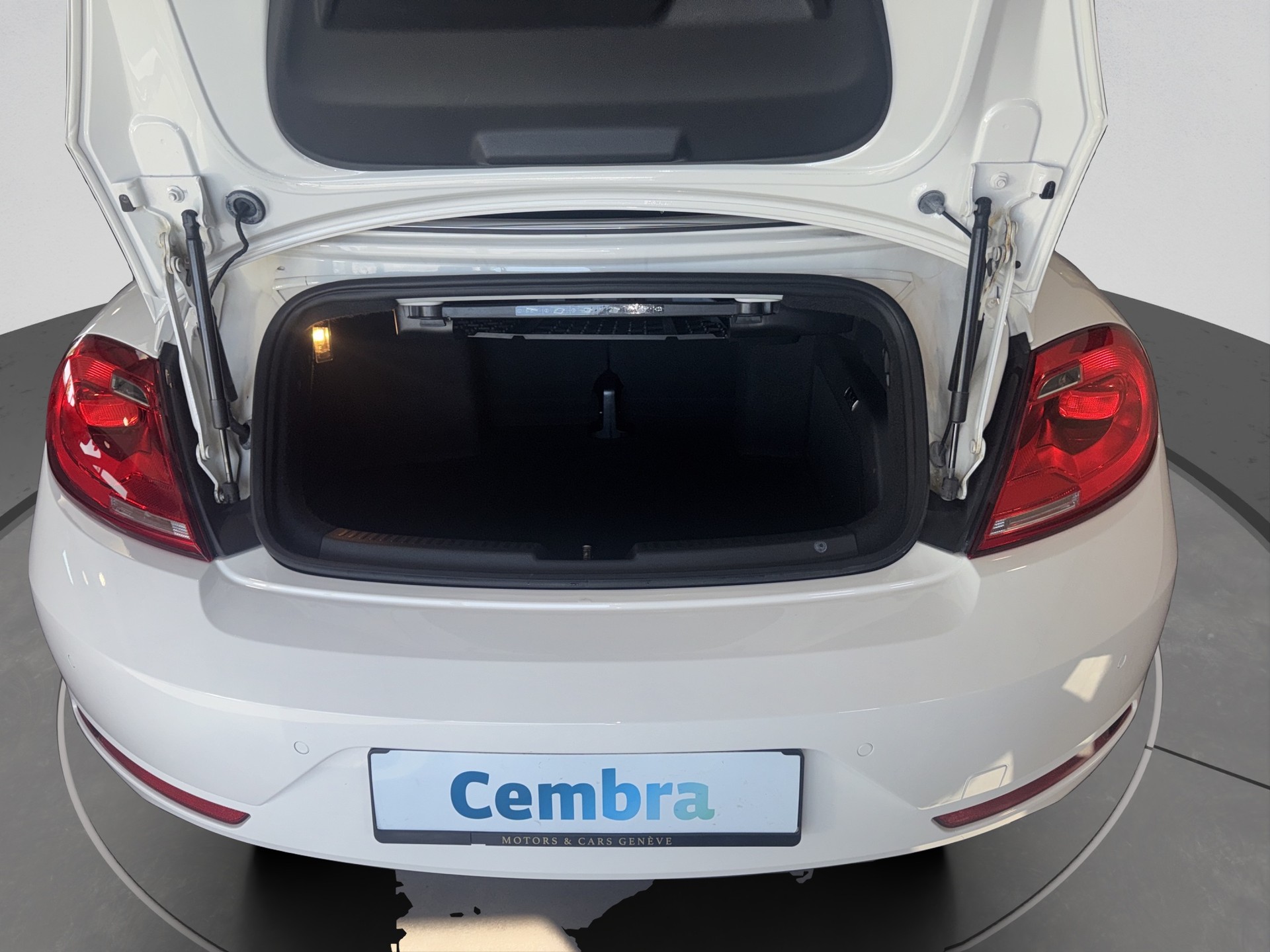 VW Beetle Cabrio 2.0 TSI Sport-image-16