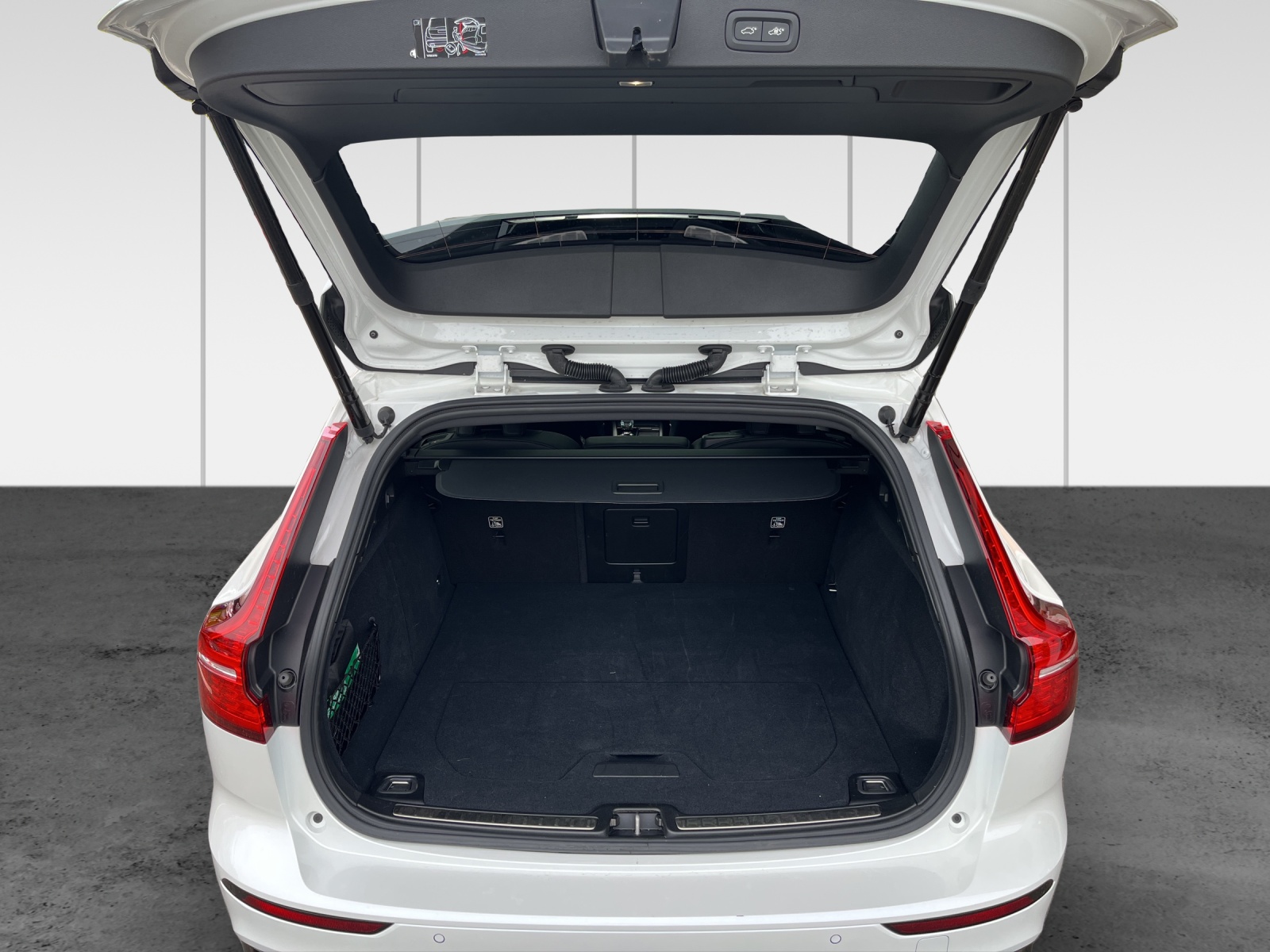 VOLVO V60 B4 Benzin Mild Hybrid Ultimate Dark DCT-image-12