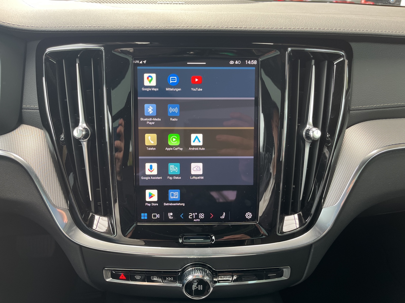 VOLVO V60 B4 Benzin Mild Hybrid Ultimate Dark DCT-image-10