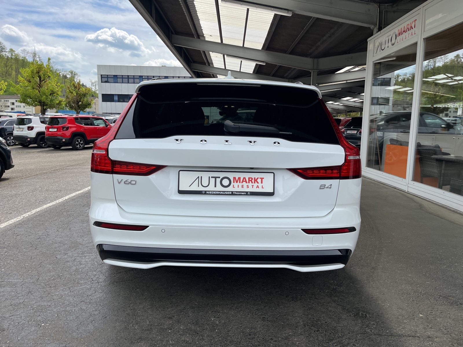 VOLVO V60 B4 Benzin Mild Hybrid Ultimate Dark DCT-showroom-element-3