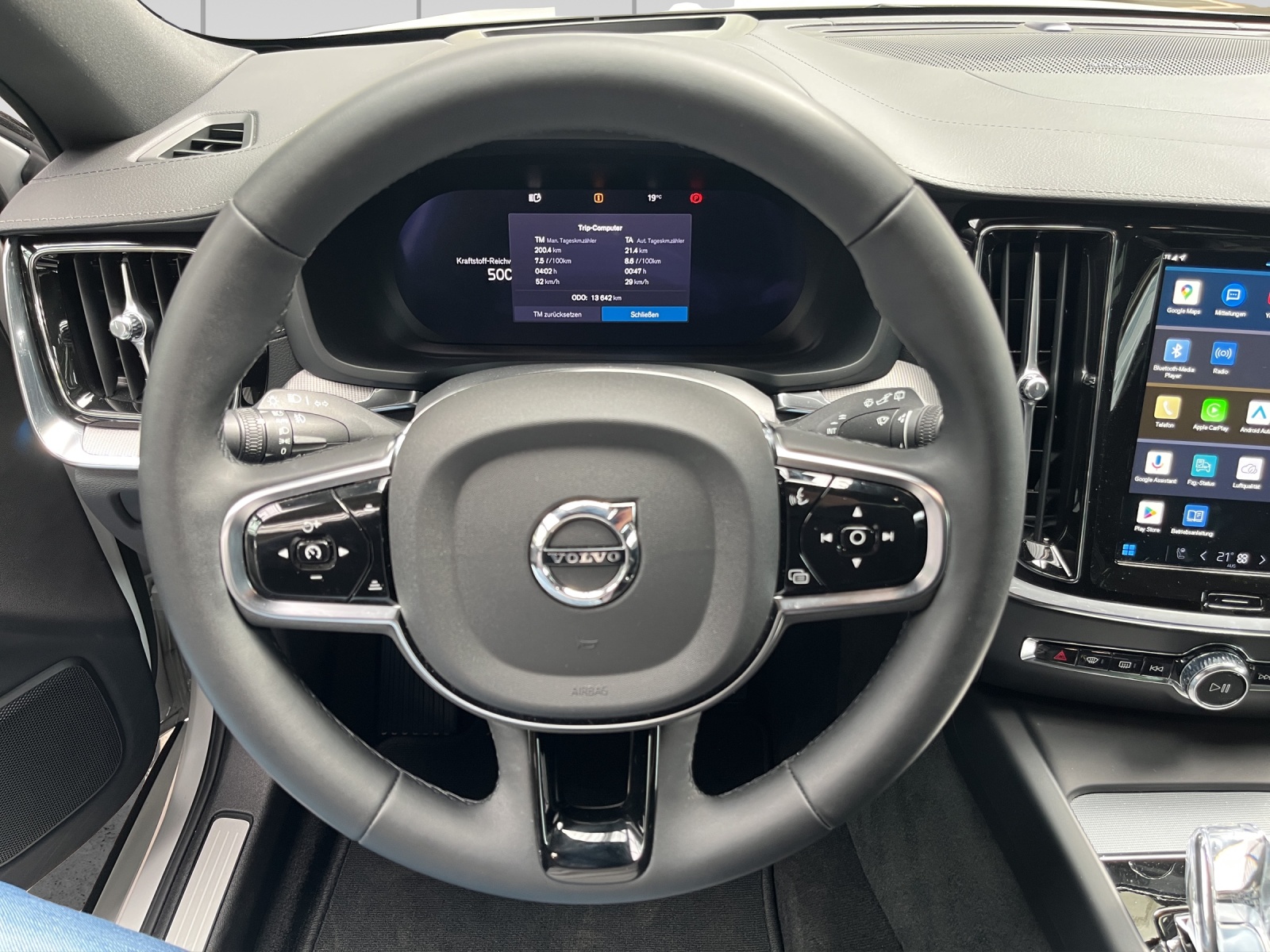 VOLVO V60 B4 Benzin Mild Hybrid Ultimate Dark DCT-image-9