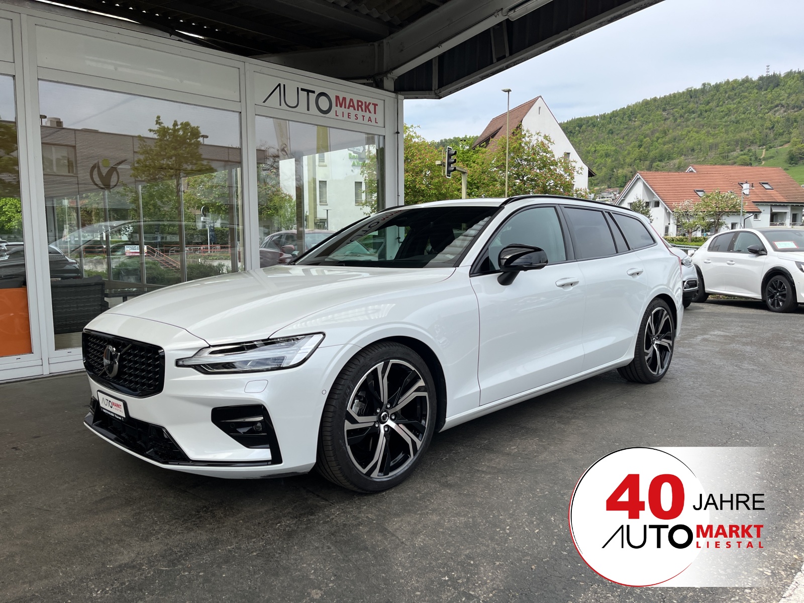 VOLVO V60 B4 Benzin Mild Hybrid Ultimate Dark DCT