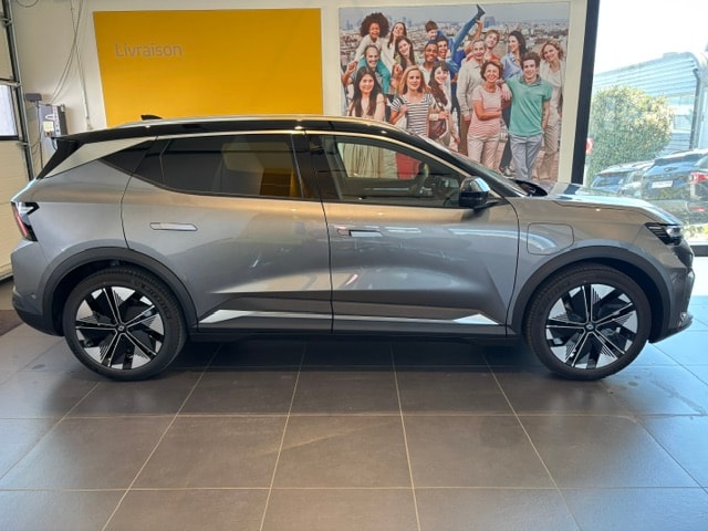 RENAULT Iconic 220 ch Long Range-showroom-element-1