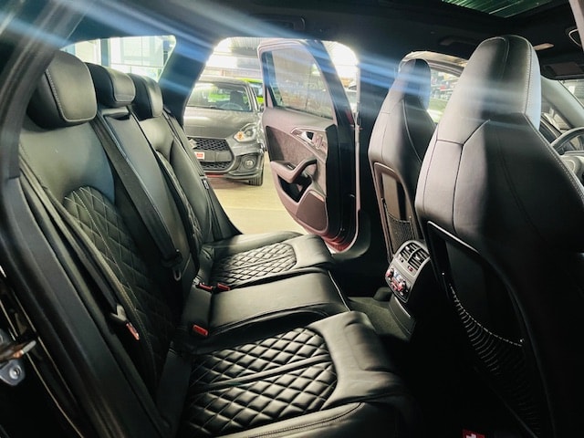 AUDI S6 Avant 4.0 TFSI V8 quattro S-tronic-image-11