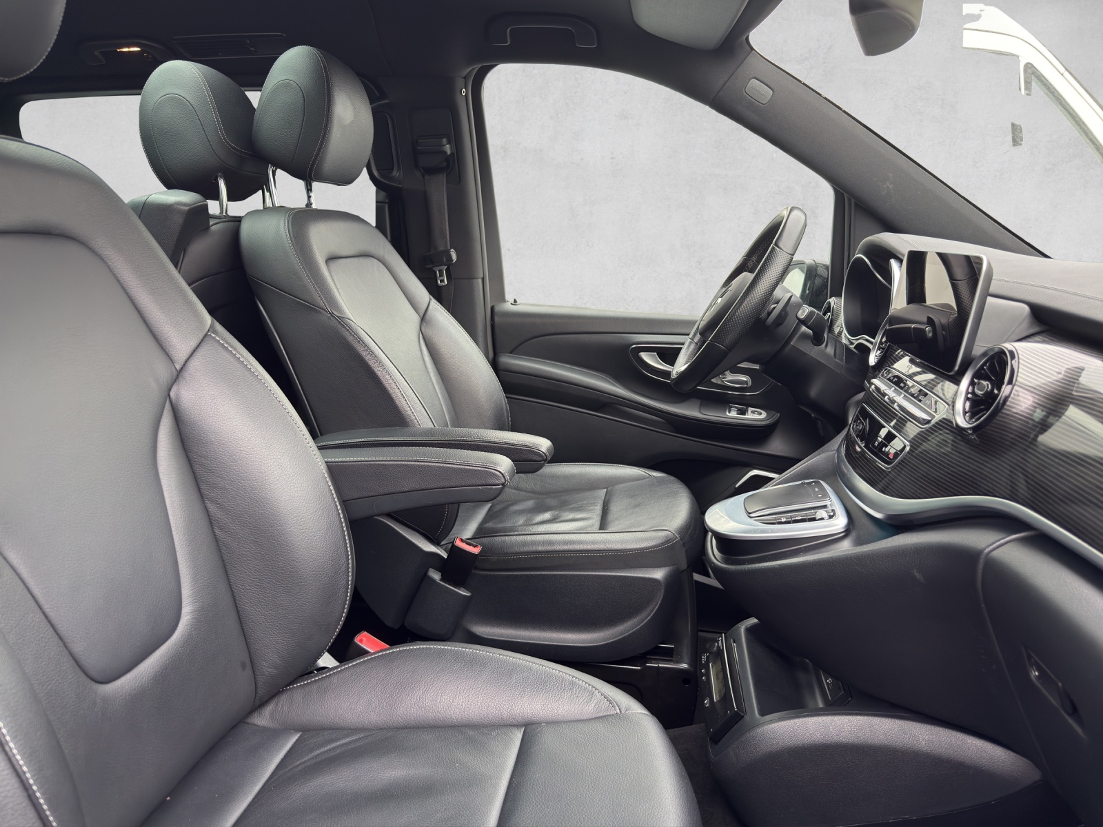 MERCEDES-BENZ EQV 300 Avantgarde lang-image-12