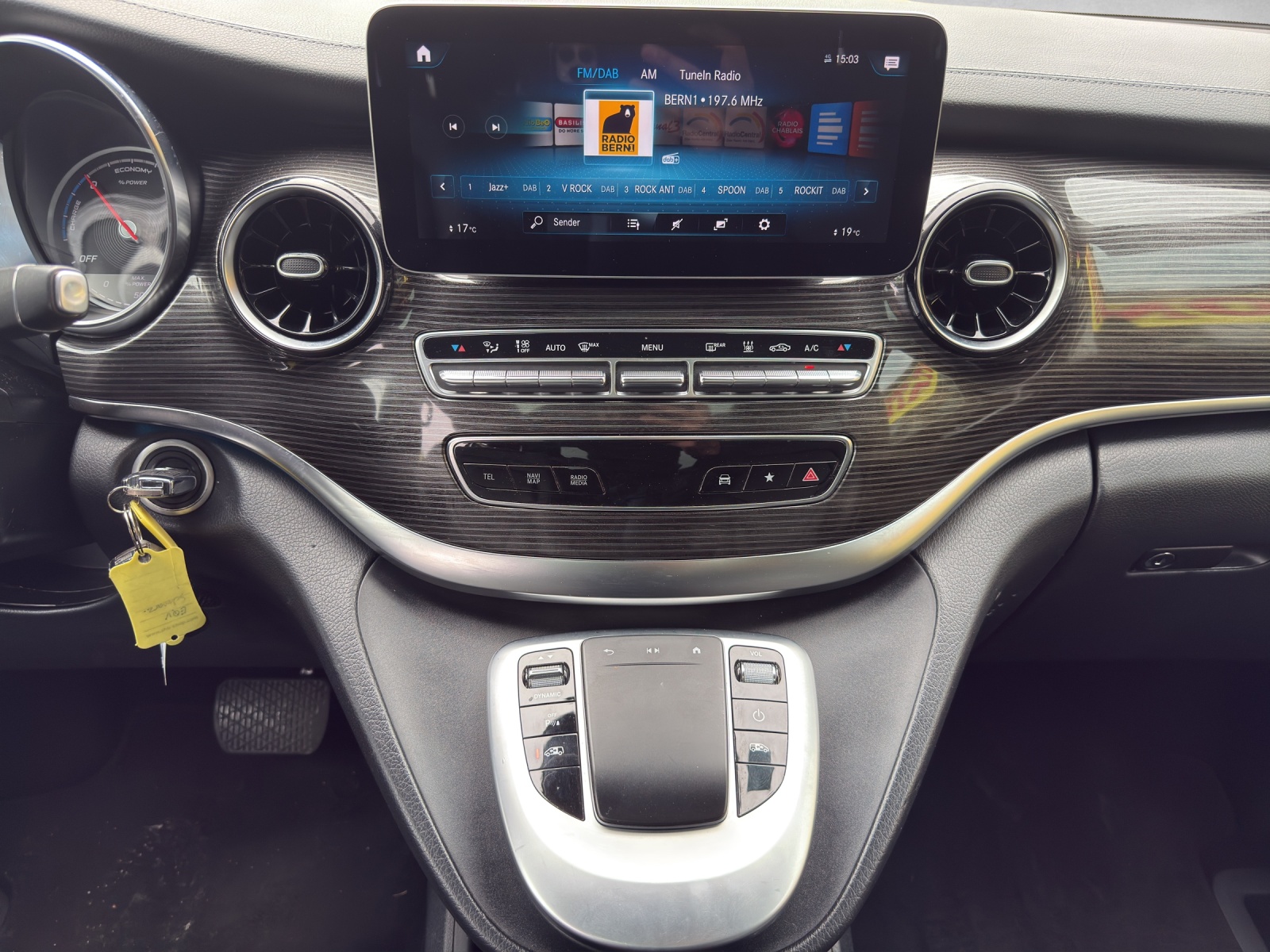 MERCEDES-BENZ EQV 300 Avantgarde lang-image-11