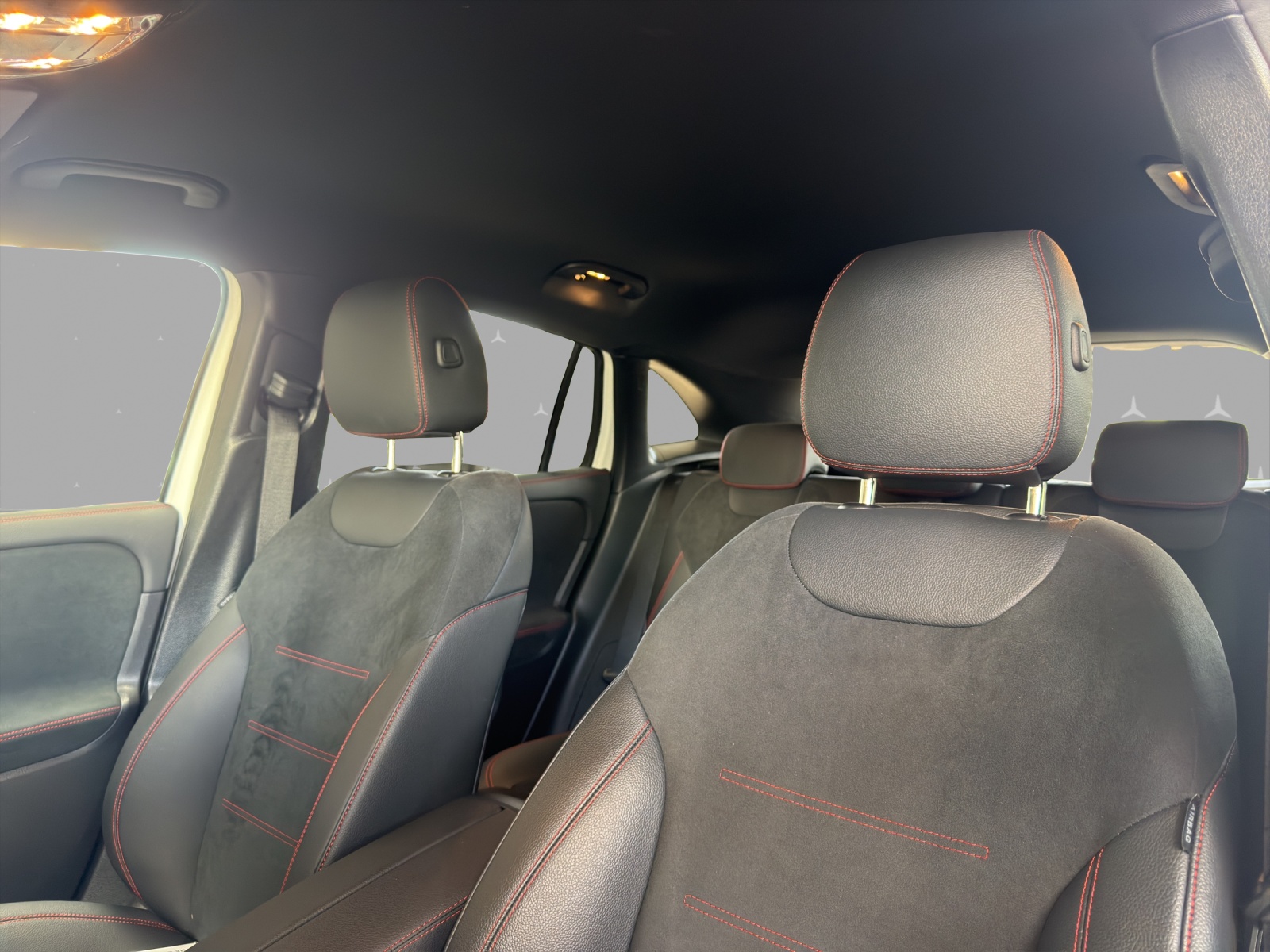 MERCEDES-BENZ GLA 200 7G-DCT-image-8