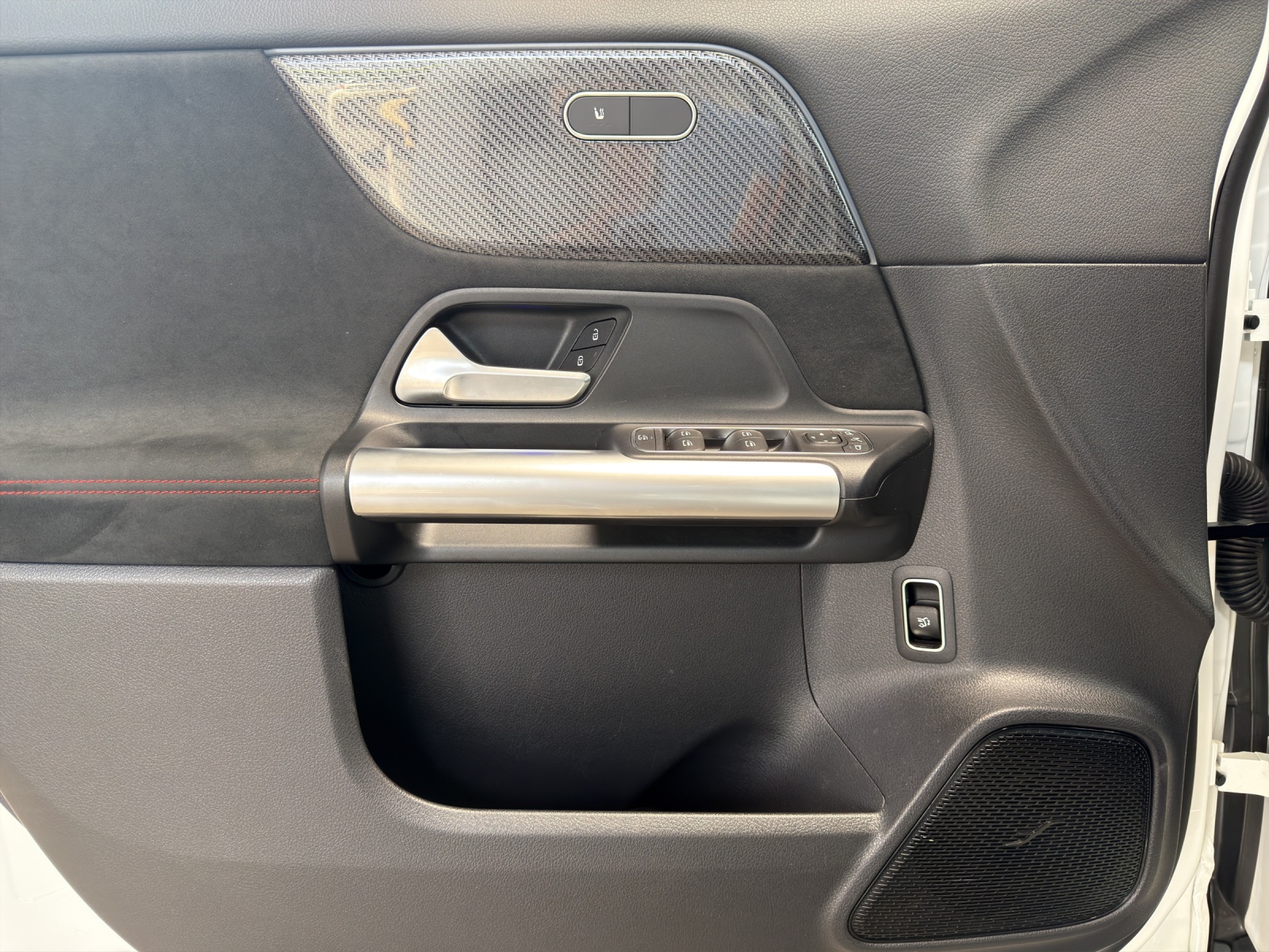 MERCEDES-BENZ GLA 200 7G-DCT-image-12