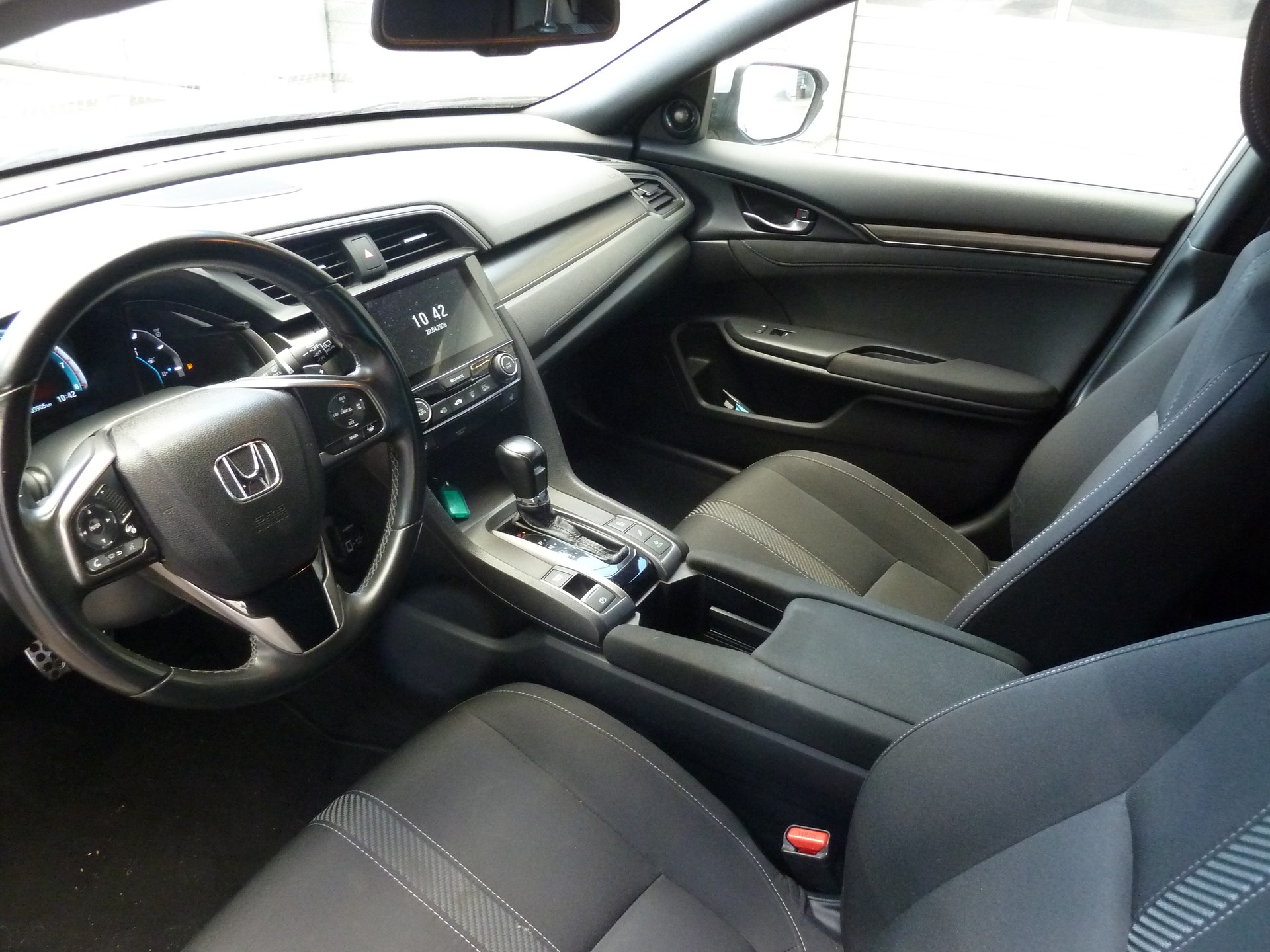 HONDA Civic 1.0 VTEC Elegance CVT-image-9