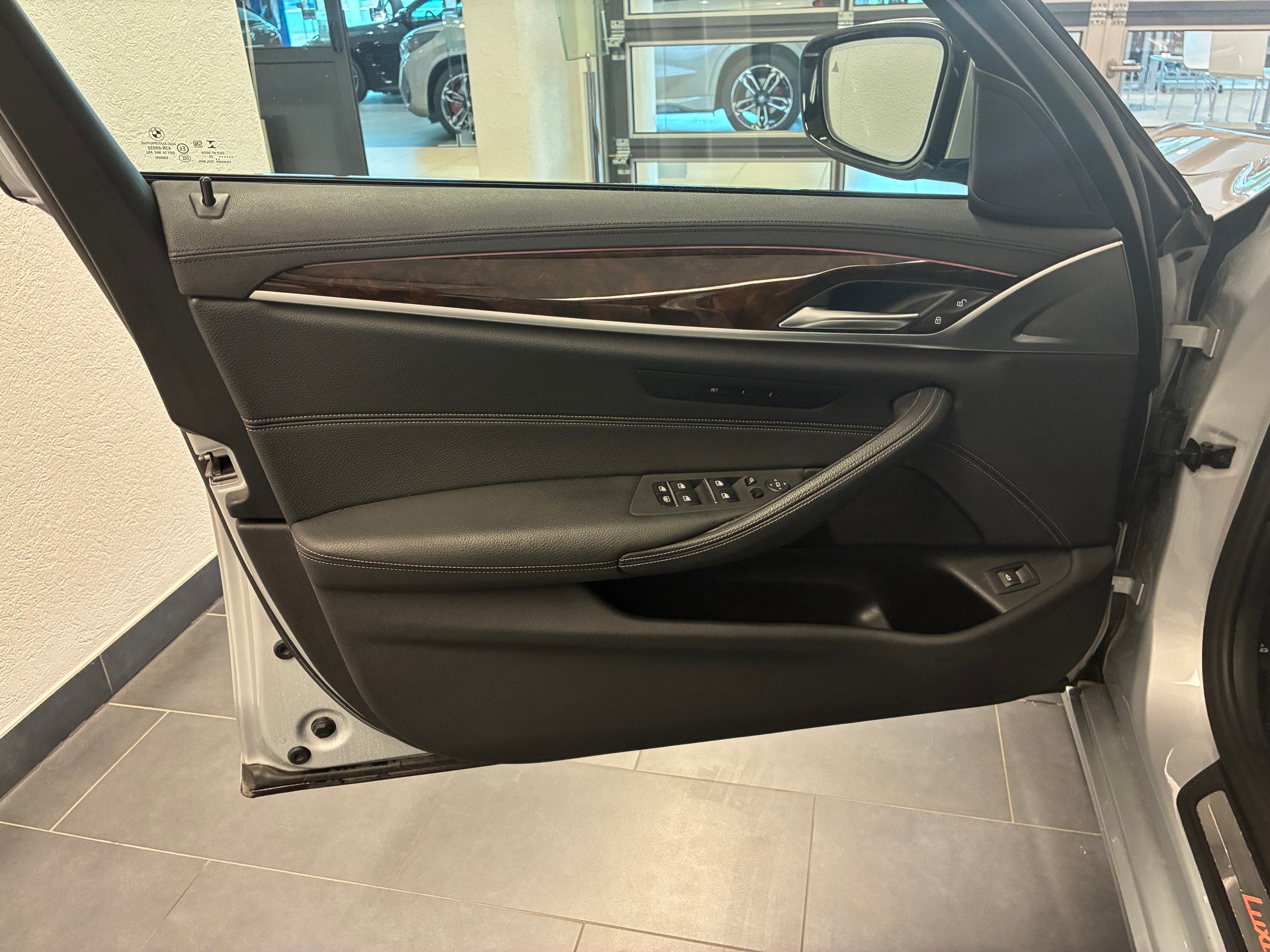 BMW 540i xDrive SAG-image-7