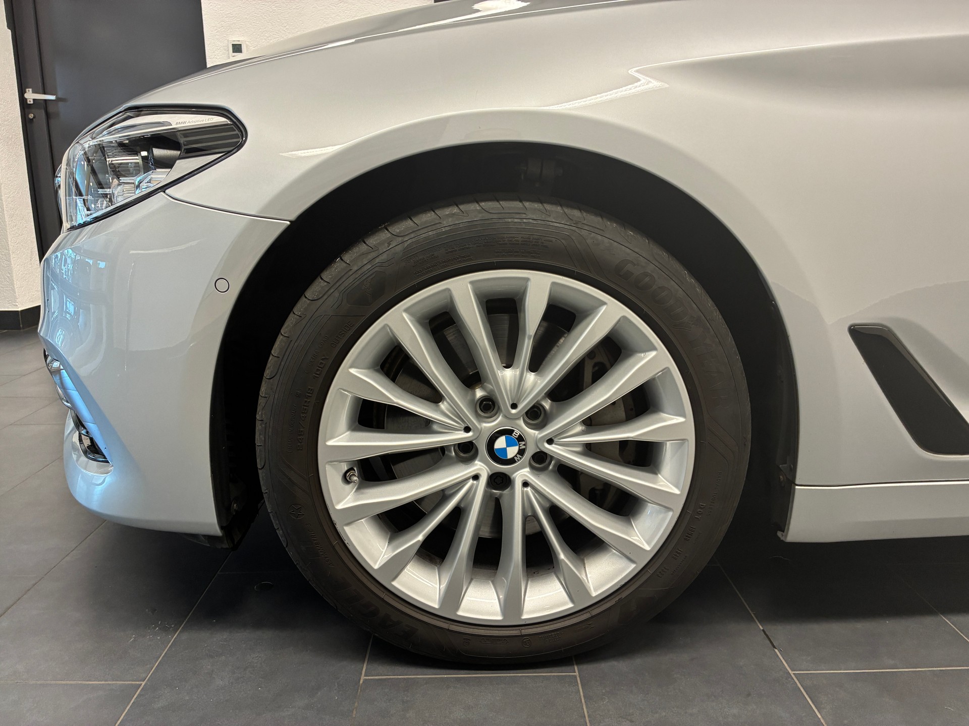 BMW 540i xDrive SAG-showroom-element-2