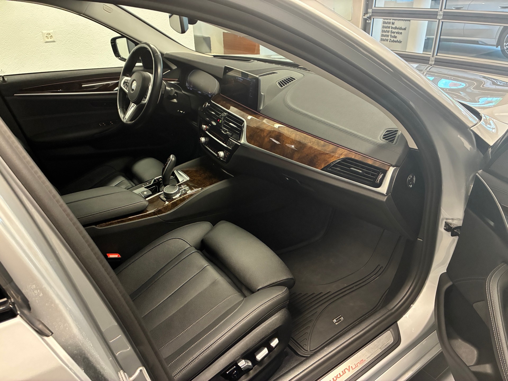 BMW 540i xDrive SAG-image-10