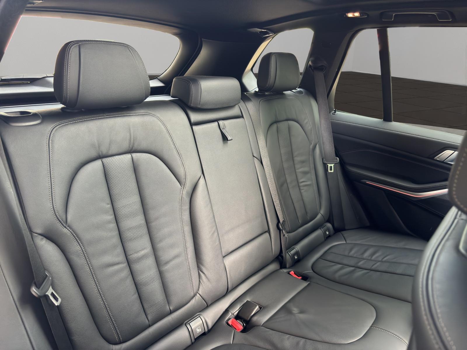 BMW X5 M50i xDrive-image-11