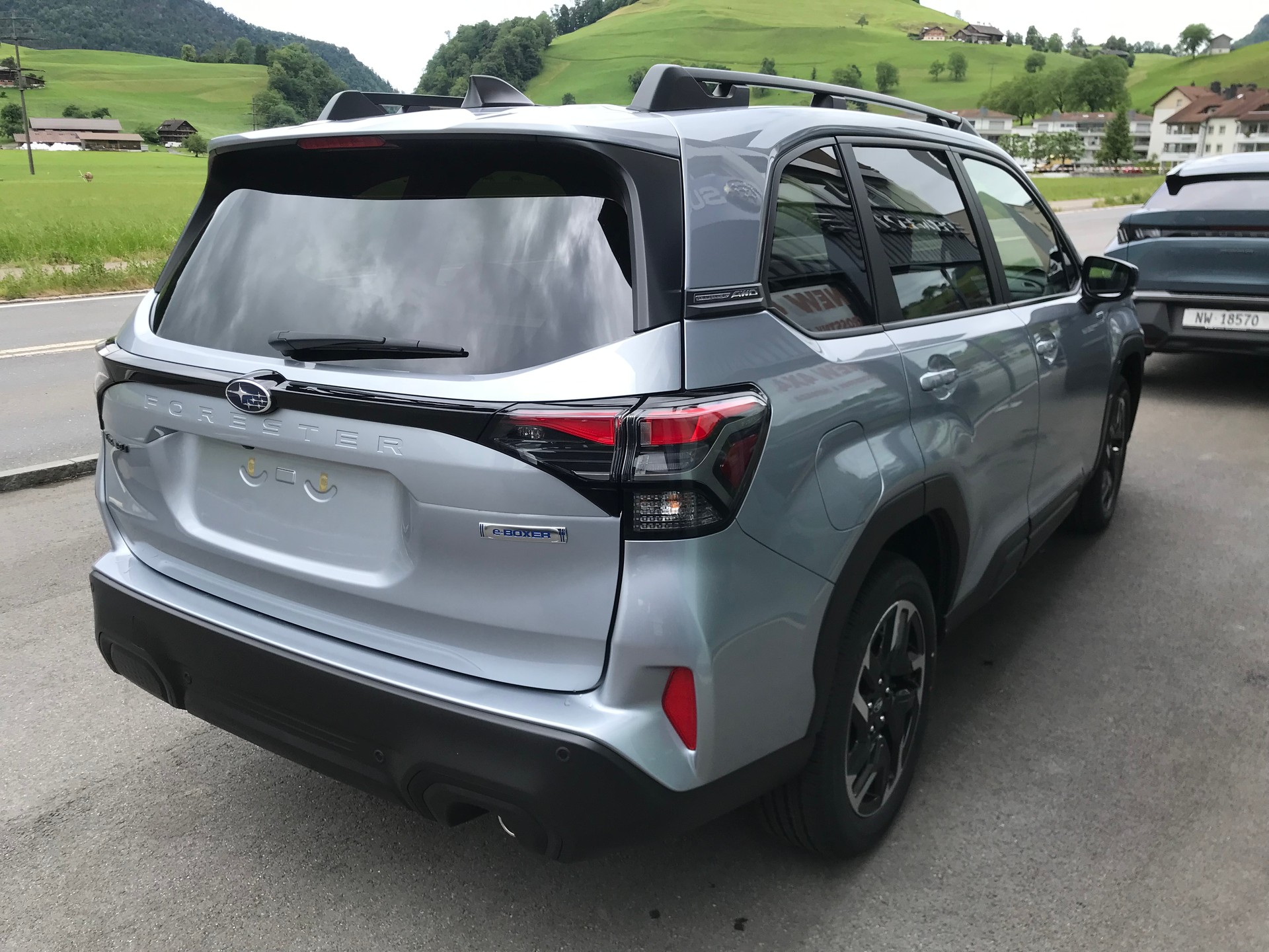 SUBARU Forester 2.0i e-Boxer Swiss Plus Lineartronic-showroom-element-2