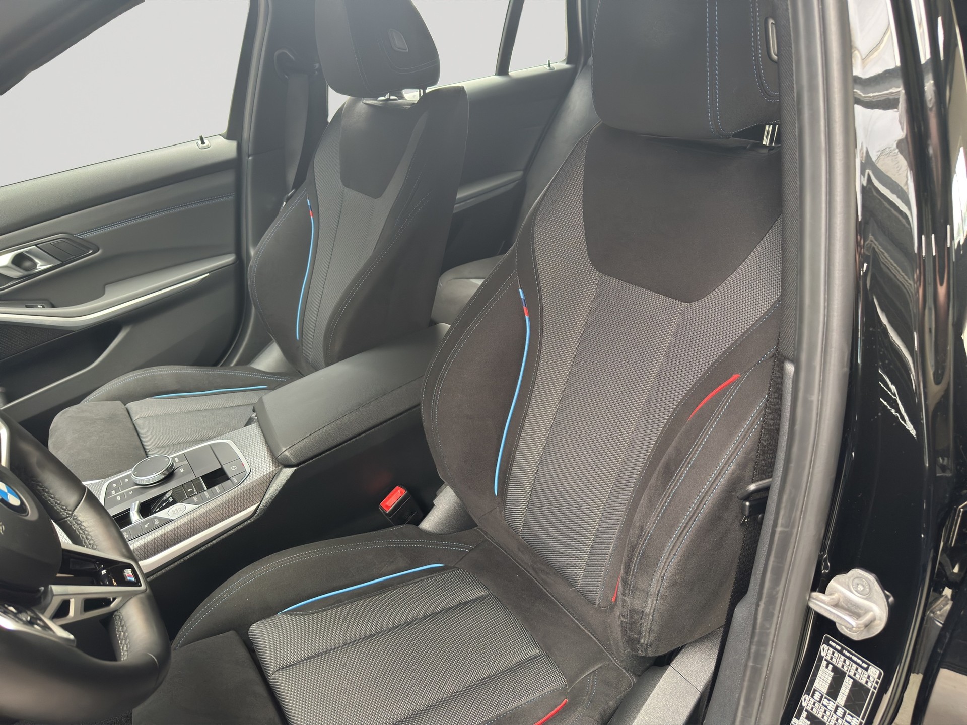 BMW 330i Touring xDrive Steptronic M Sport-image-5