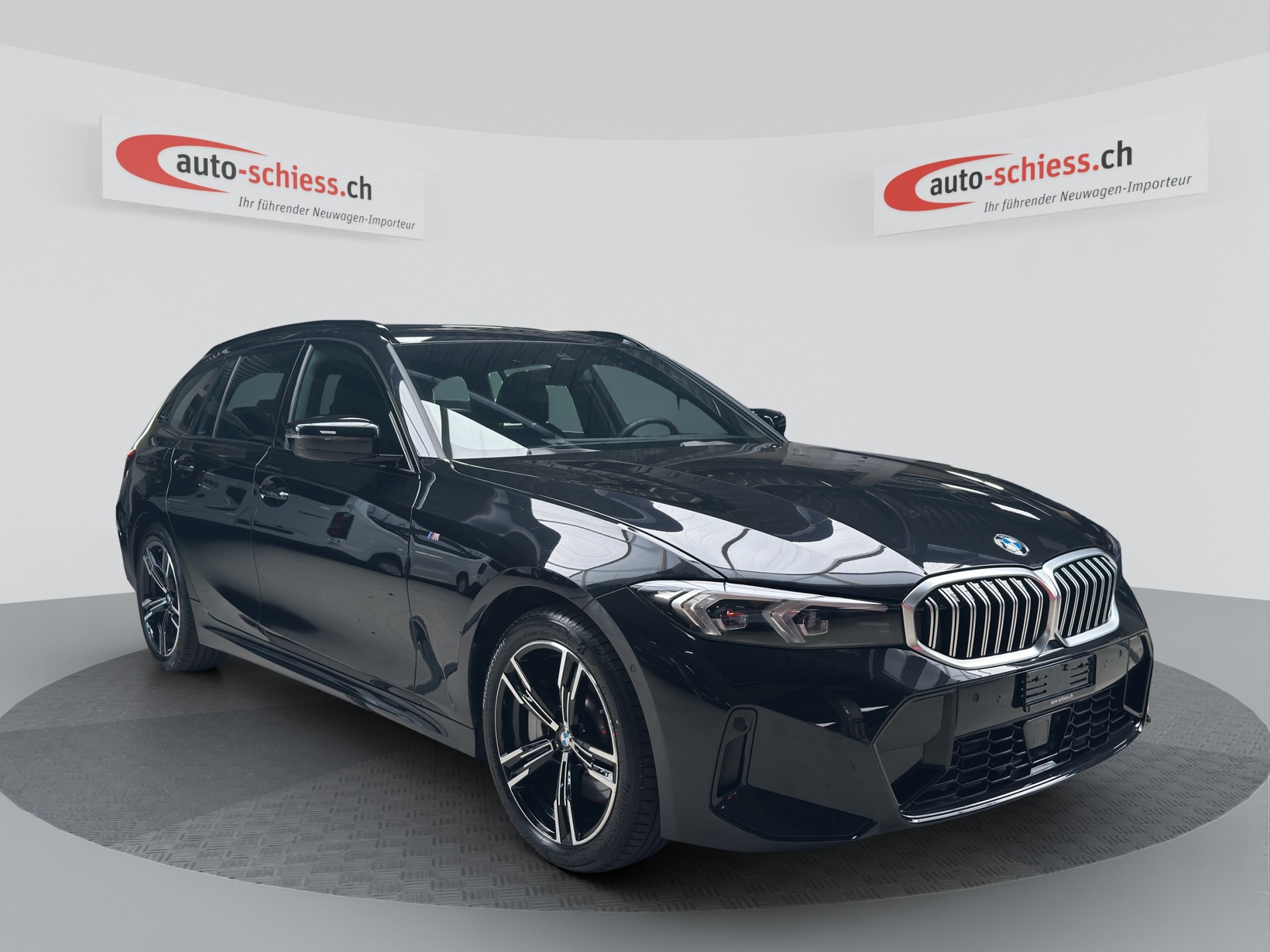 BMW 330i Touring xDrive Steptronic M Sport-image-0