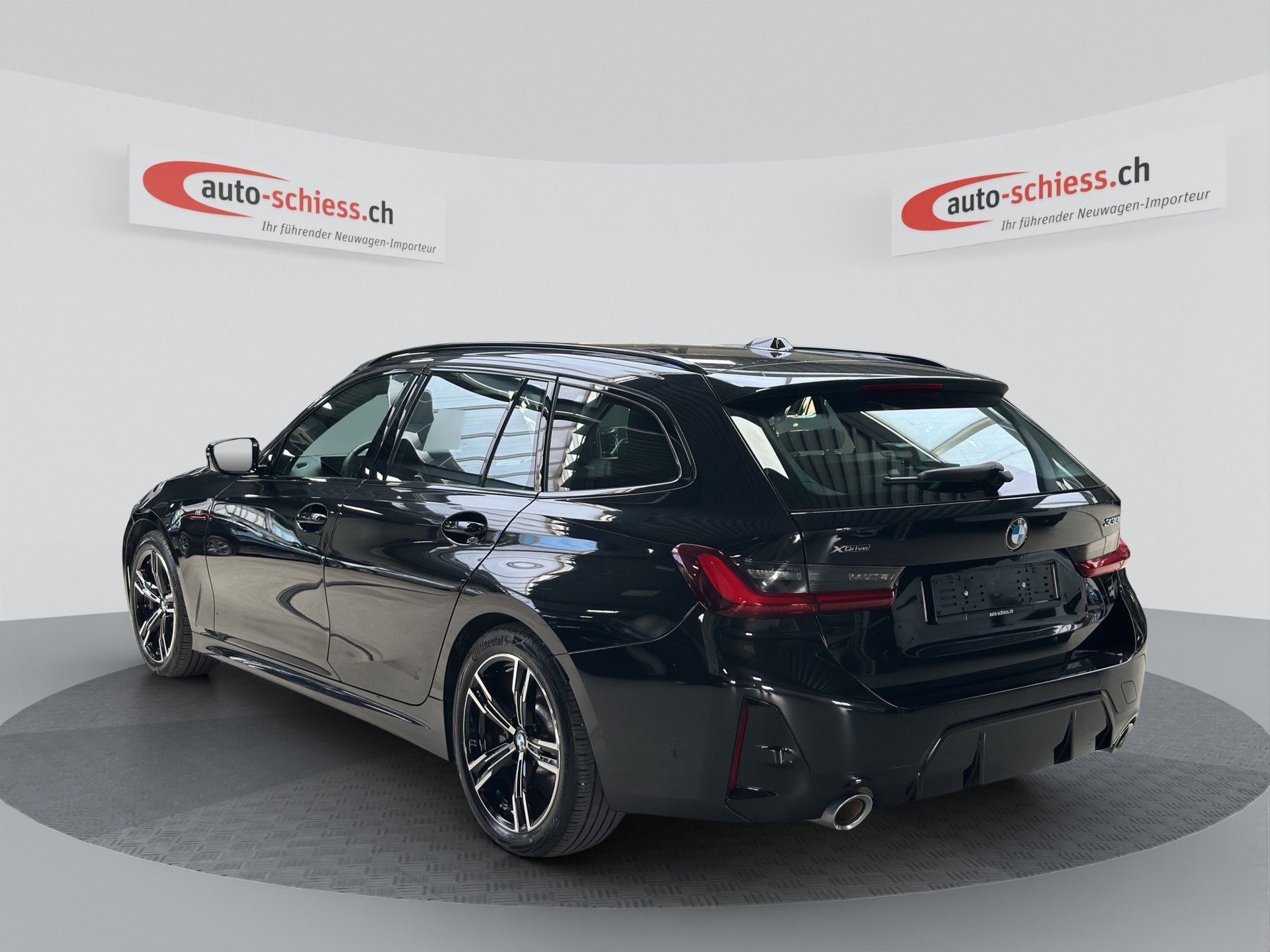BMW 330i Touring xDrive Steptronic M Sport-image-2