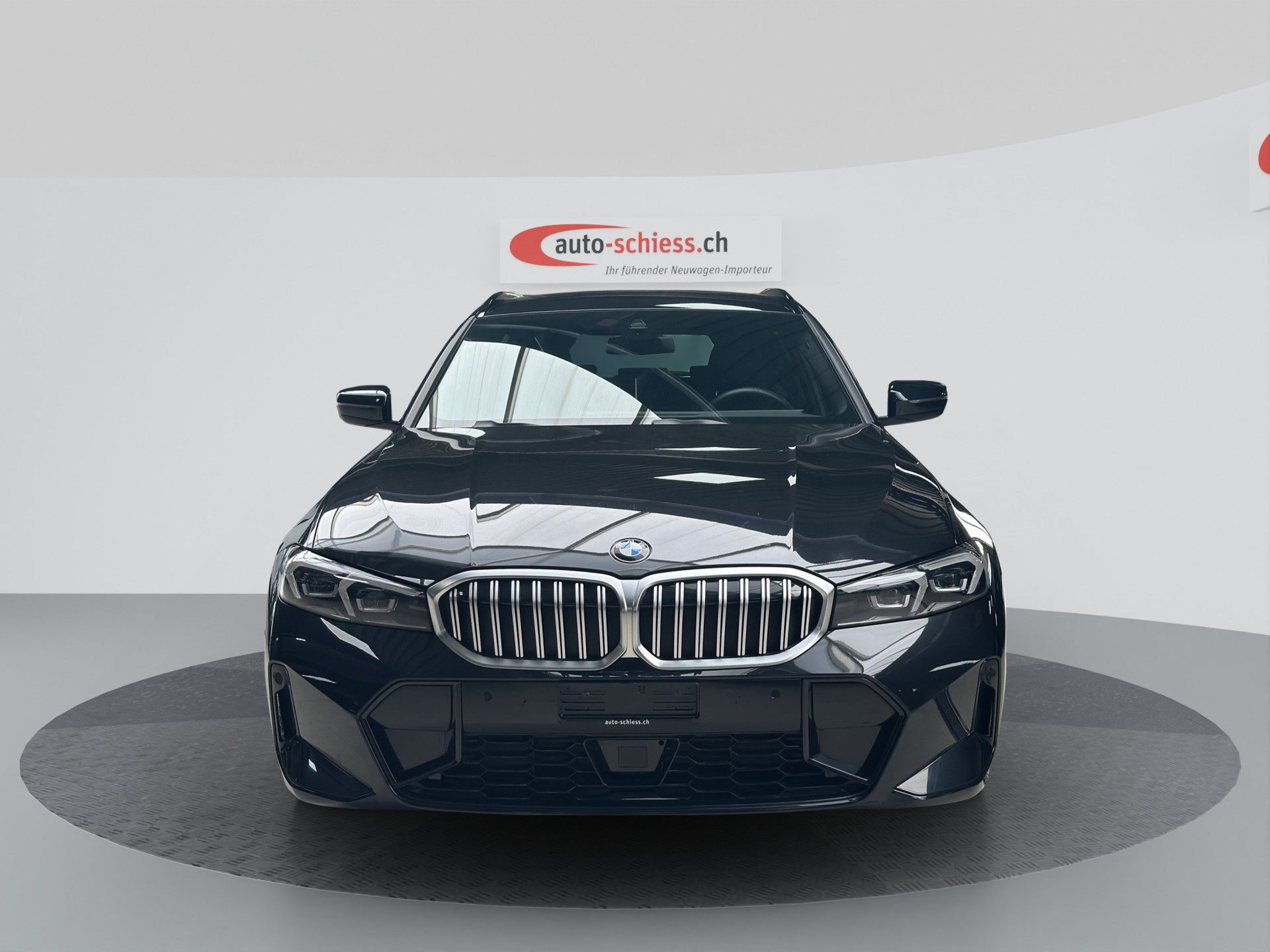 BMW 330i Touring xDrive Steptronic M Sport-image-1