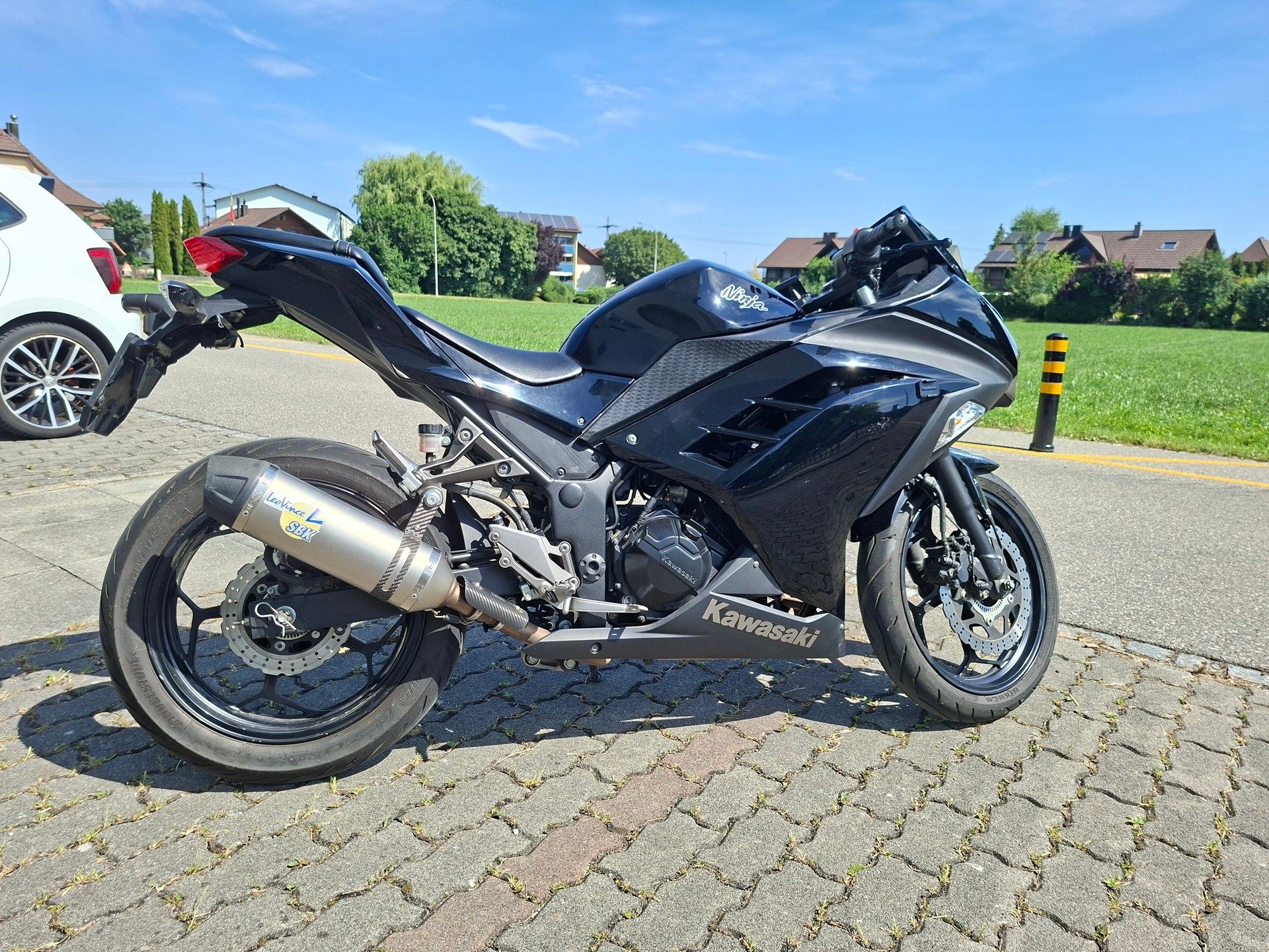 KAWASAKI NINJA 300-image-1
