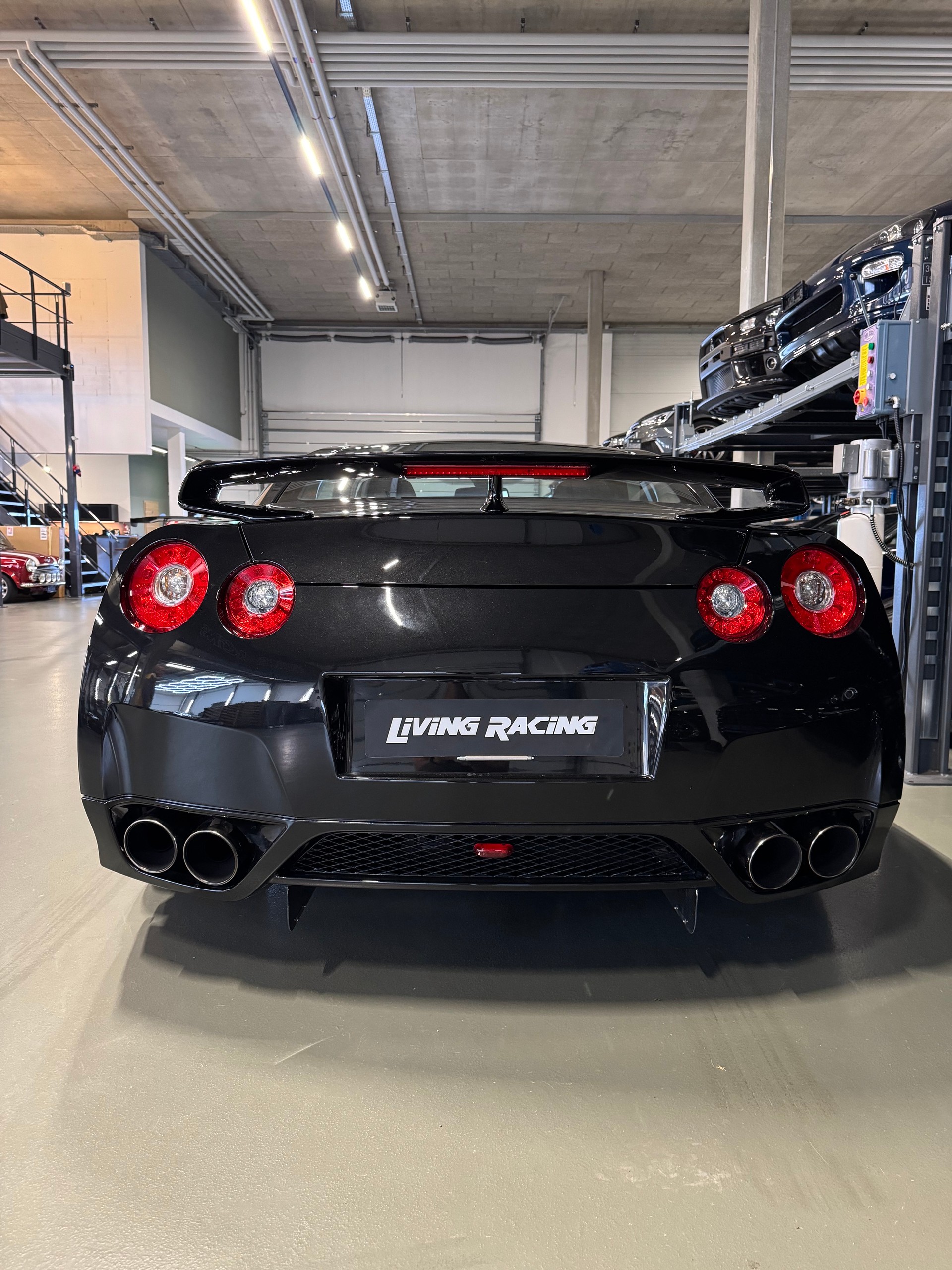 NISSAN GT-R 3.8 V6 Biturbo Black Edition-showroom-element-3