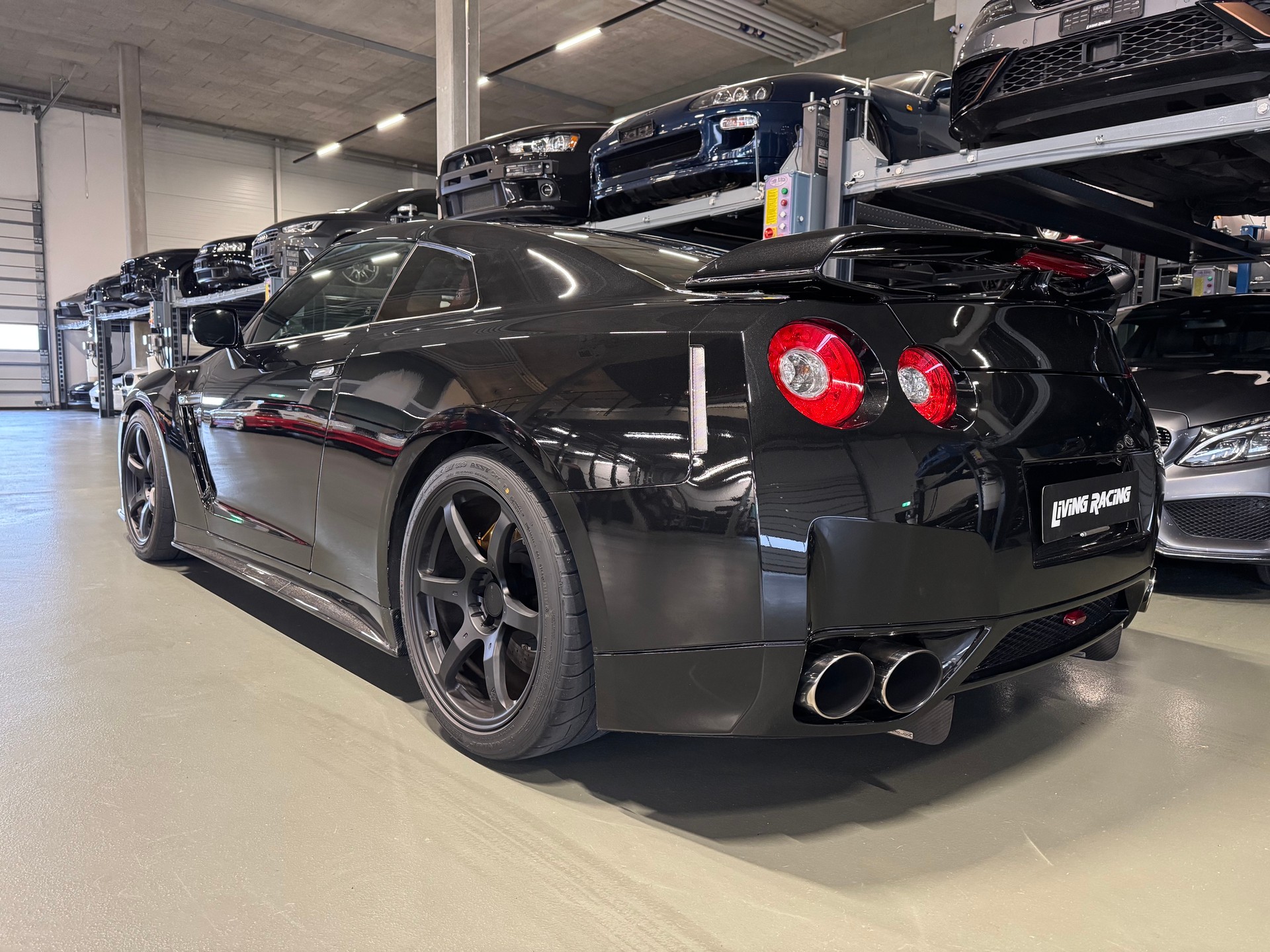 NISSAN GT-R 3.8 V6 Biturbo Black Edition-showroom-element-2