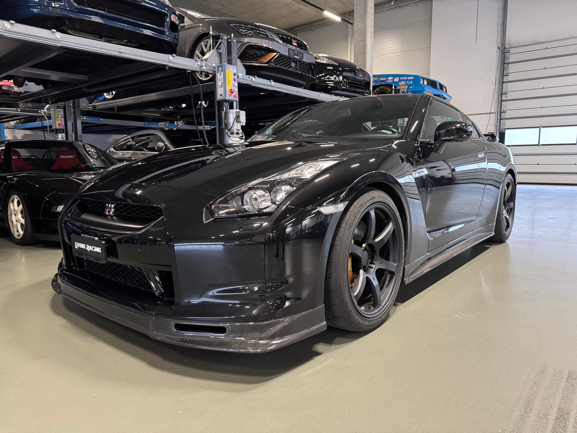 NISSAN GT-R 3.8 V6 Biturbo Black Edition-showroom-element-1