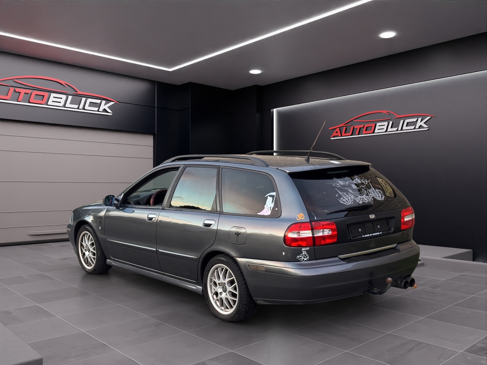 VOLVO V40 T4 Special/Dynamic Edition-showroom-element-1