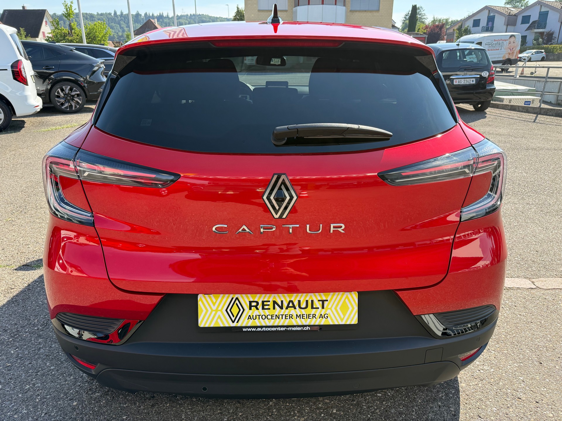 RENAULT Captur 1.3 TCe Techno-showroom-element-3