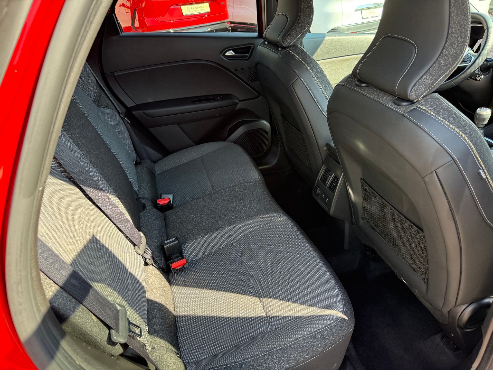 RENAULT Captur 1.3 TCe Techno-image-9
