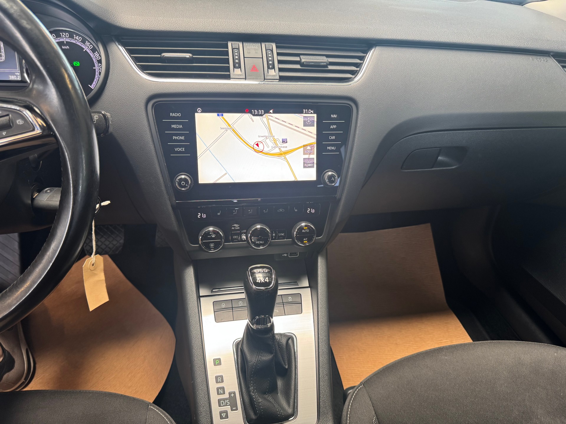 SKODA Octavia Combi 2.0 TDI Ambition 4x4-image-9
