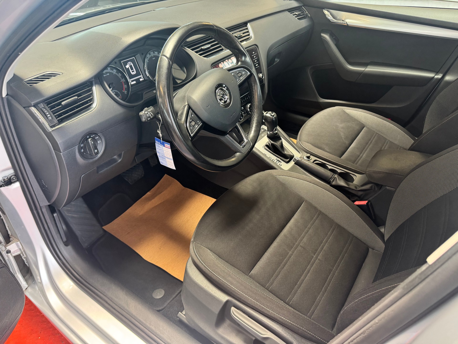 SKODA Octavia Combi 2.0 TDI Ambition 4x4-image-5
