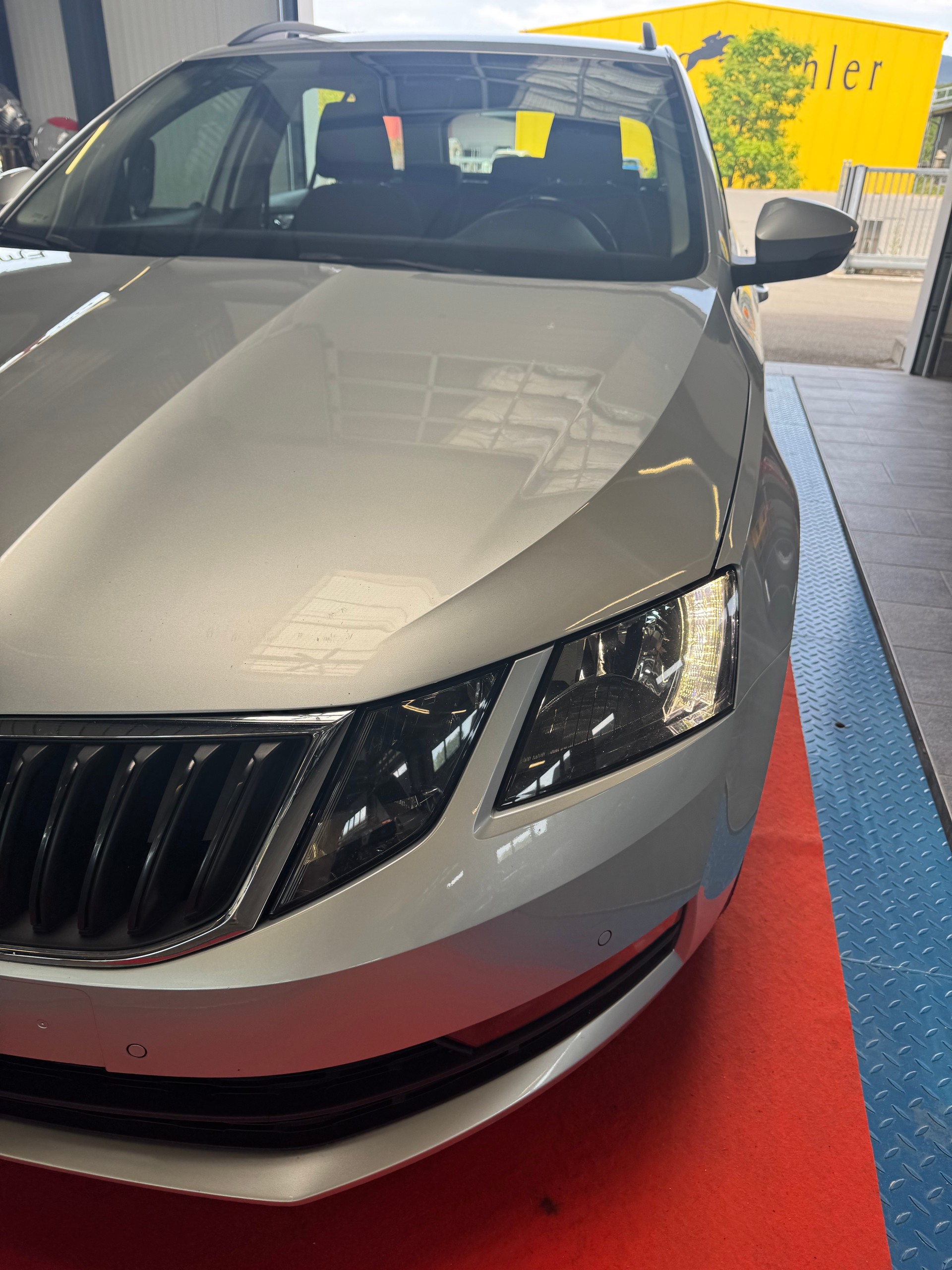 SKODA Octavia Combi 2.0 TDI Ambition 4x4-image-16