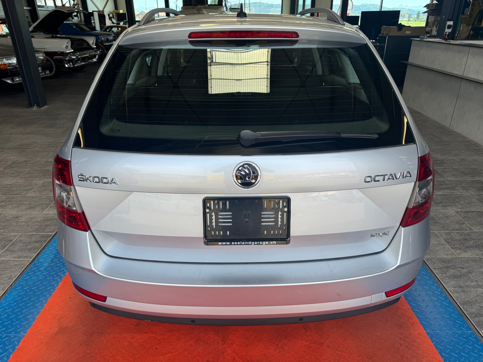 SKODA Octavia Combi 2.0 TDI Ambition 4x4-image-4
