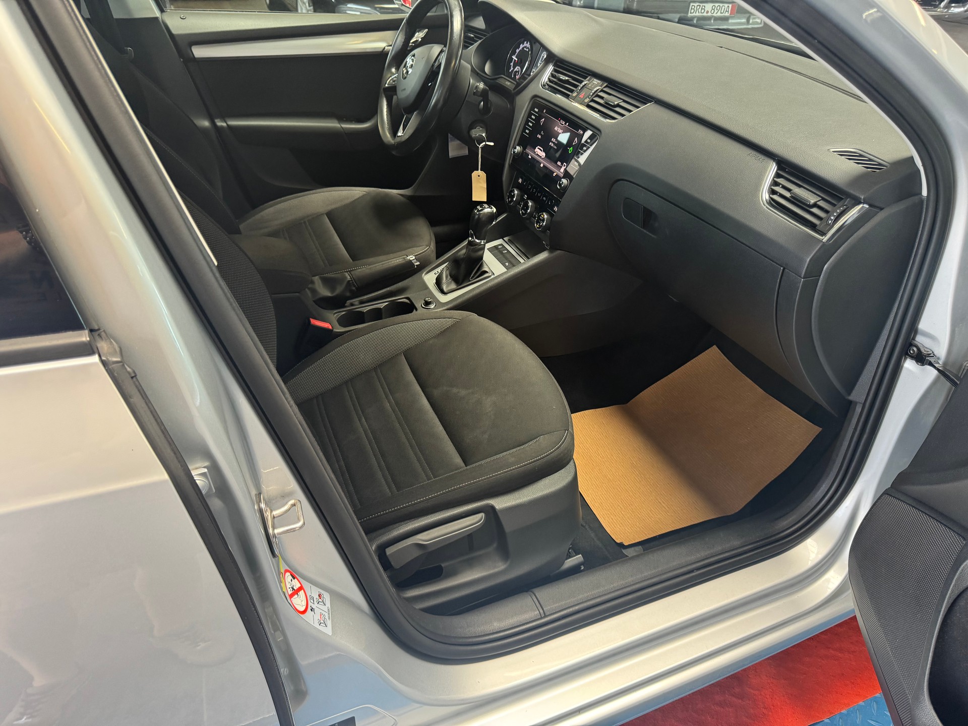 SKODA Octavia Combi 2.0 TDI Ambition 4x4-image-12