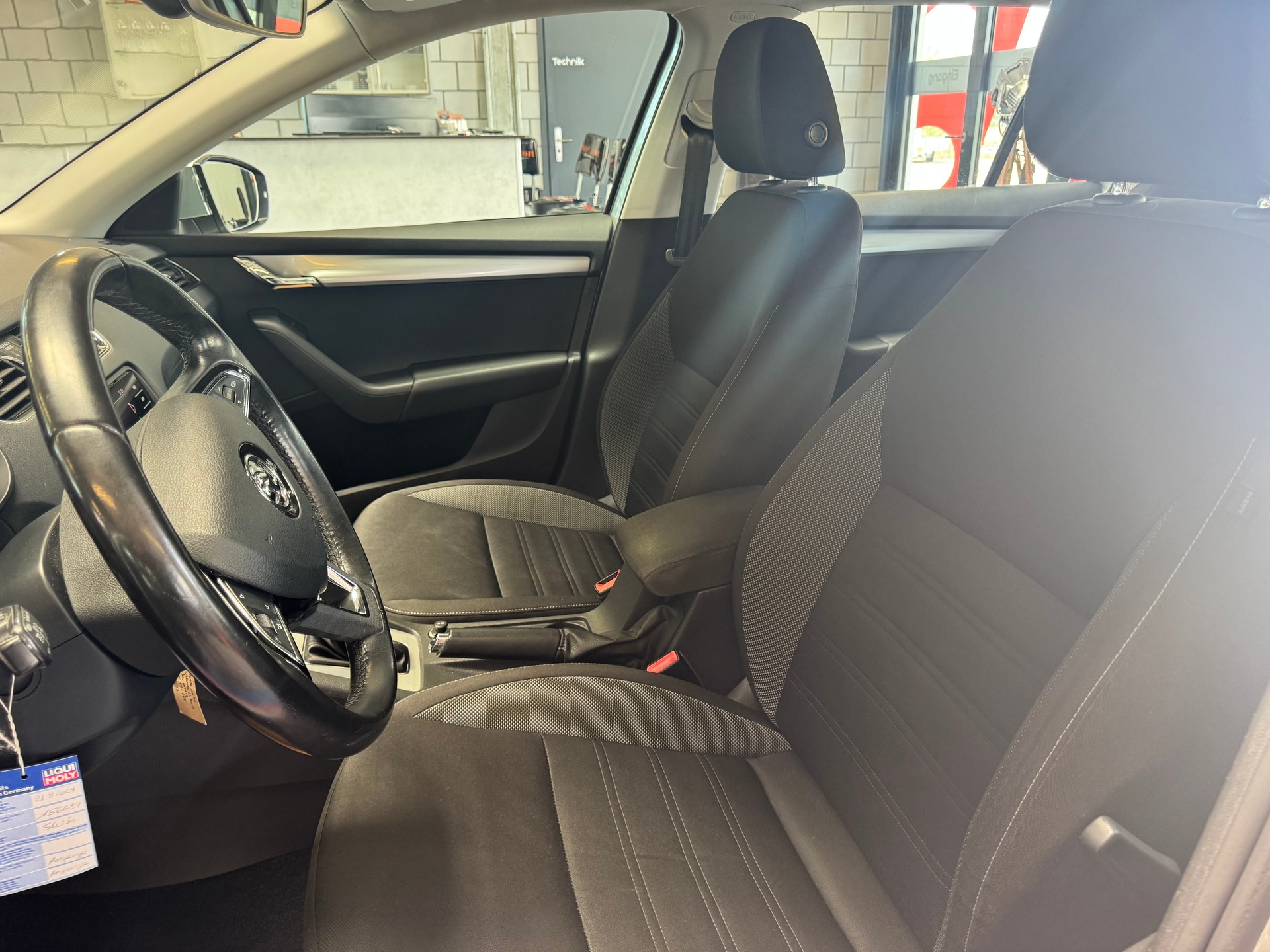 SKODA Octavia Combi 2.0 TDI Ambition 4x4-image-10