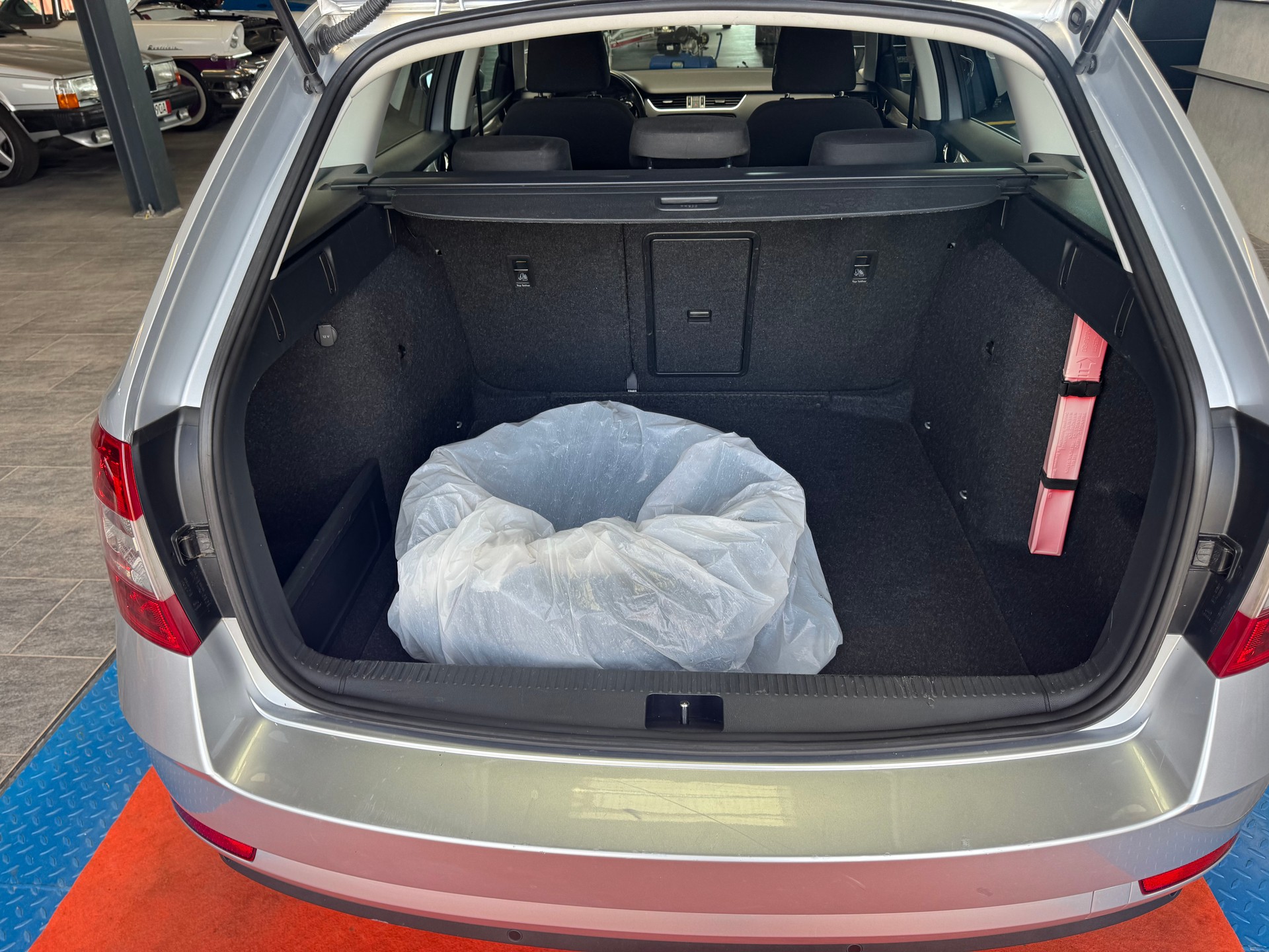 SKODA Octavia Combi 2.0 TDI Ambition 4x4-image-14