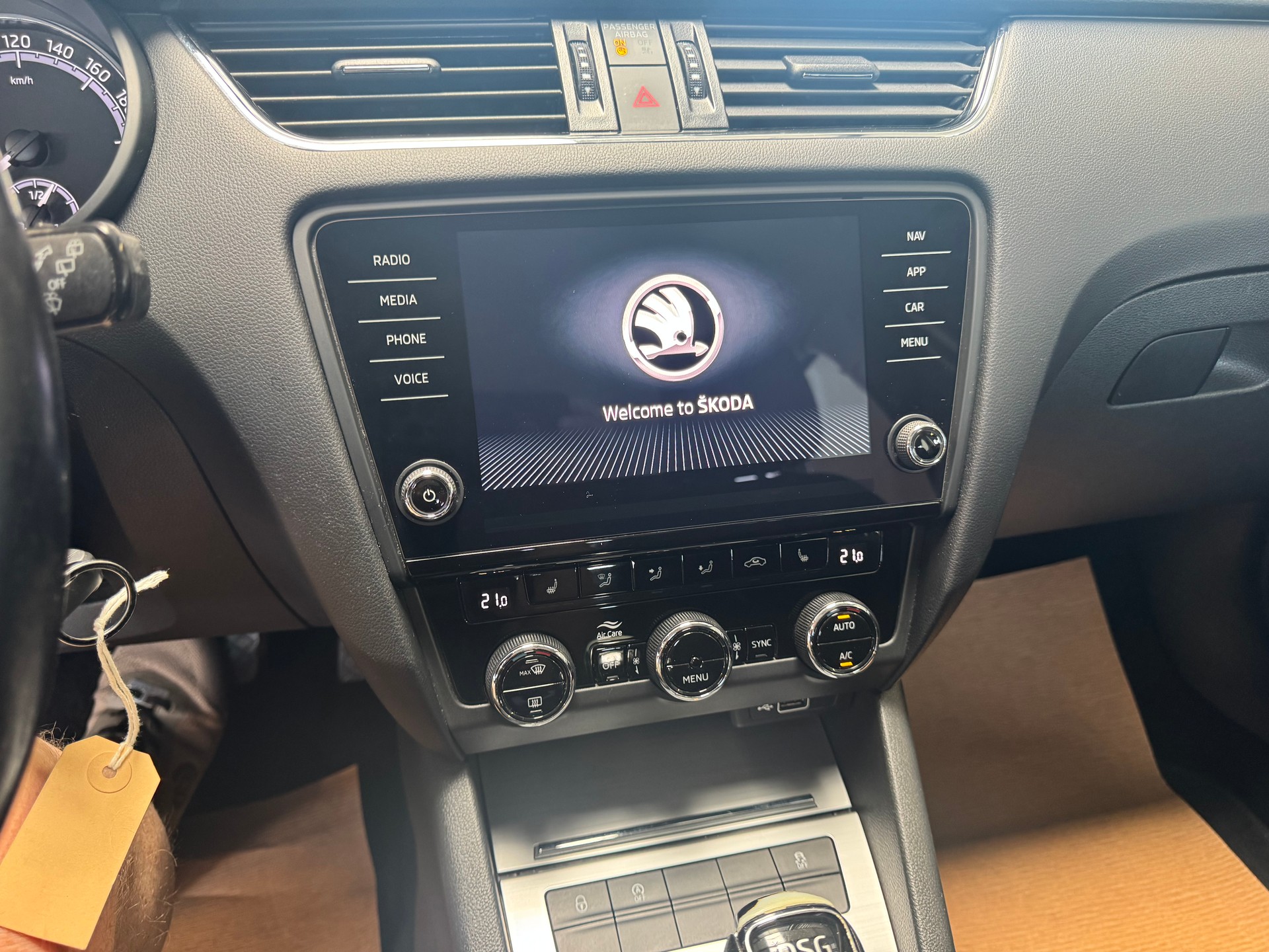 SKODA Octavia Combi 2.0 TDI Ambition 4x4-image-7