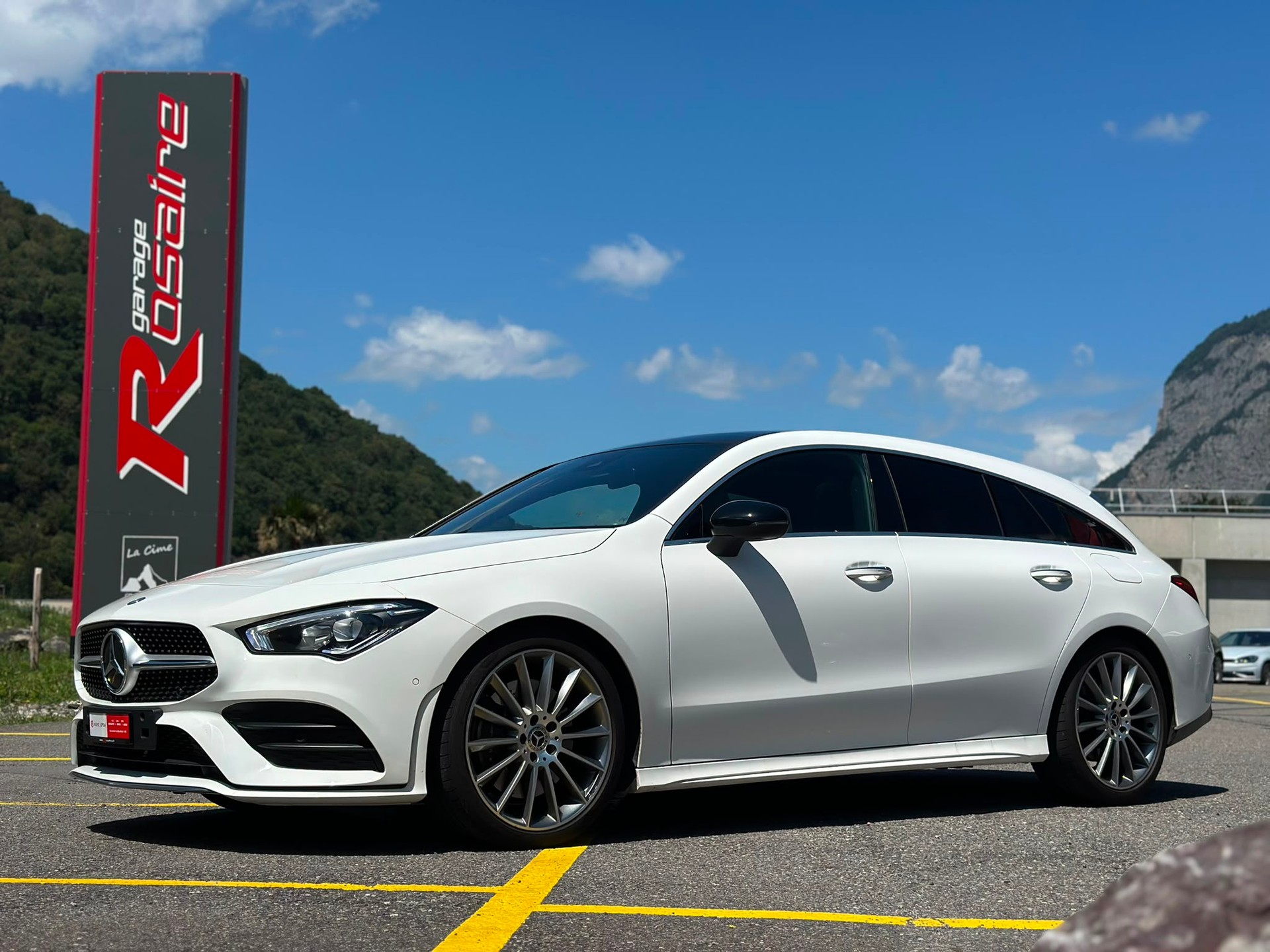 MERCEDES-BENZ CLA 220 Shooting Brake 7G-DCT AMG Line-showroom-element-1