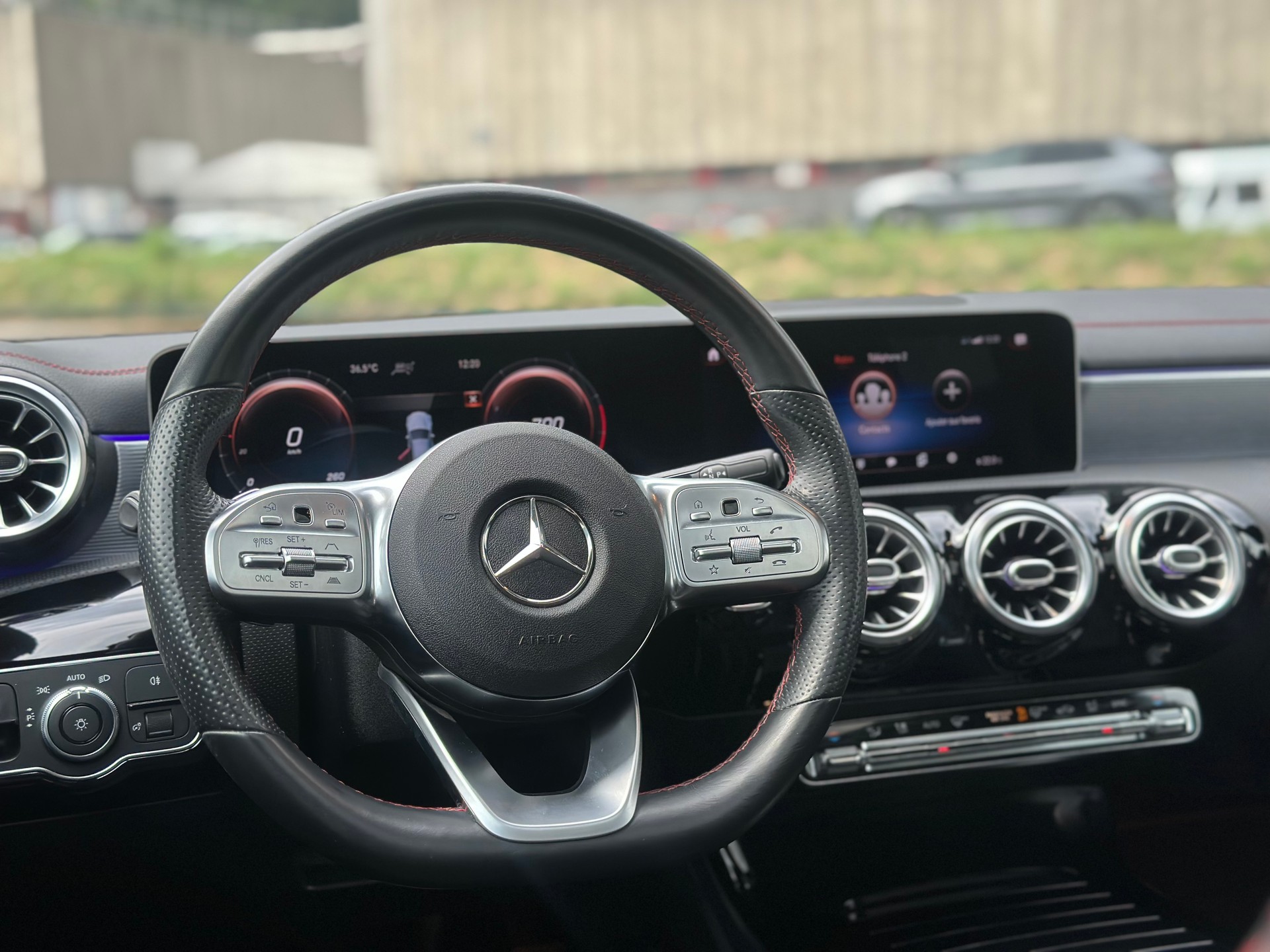 MERCEDES-BENZ CLA 220 Shooting Brake 7G-DCT AMG Line-image-11