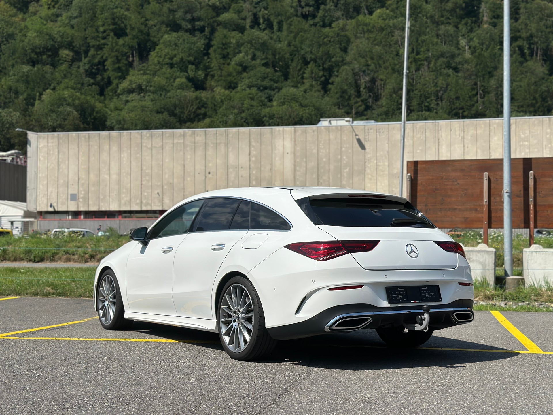 MERCEDES-BENZ CLA 220 Shooting Brake 7G-DCT AMG Line-image-7