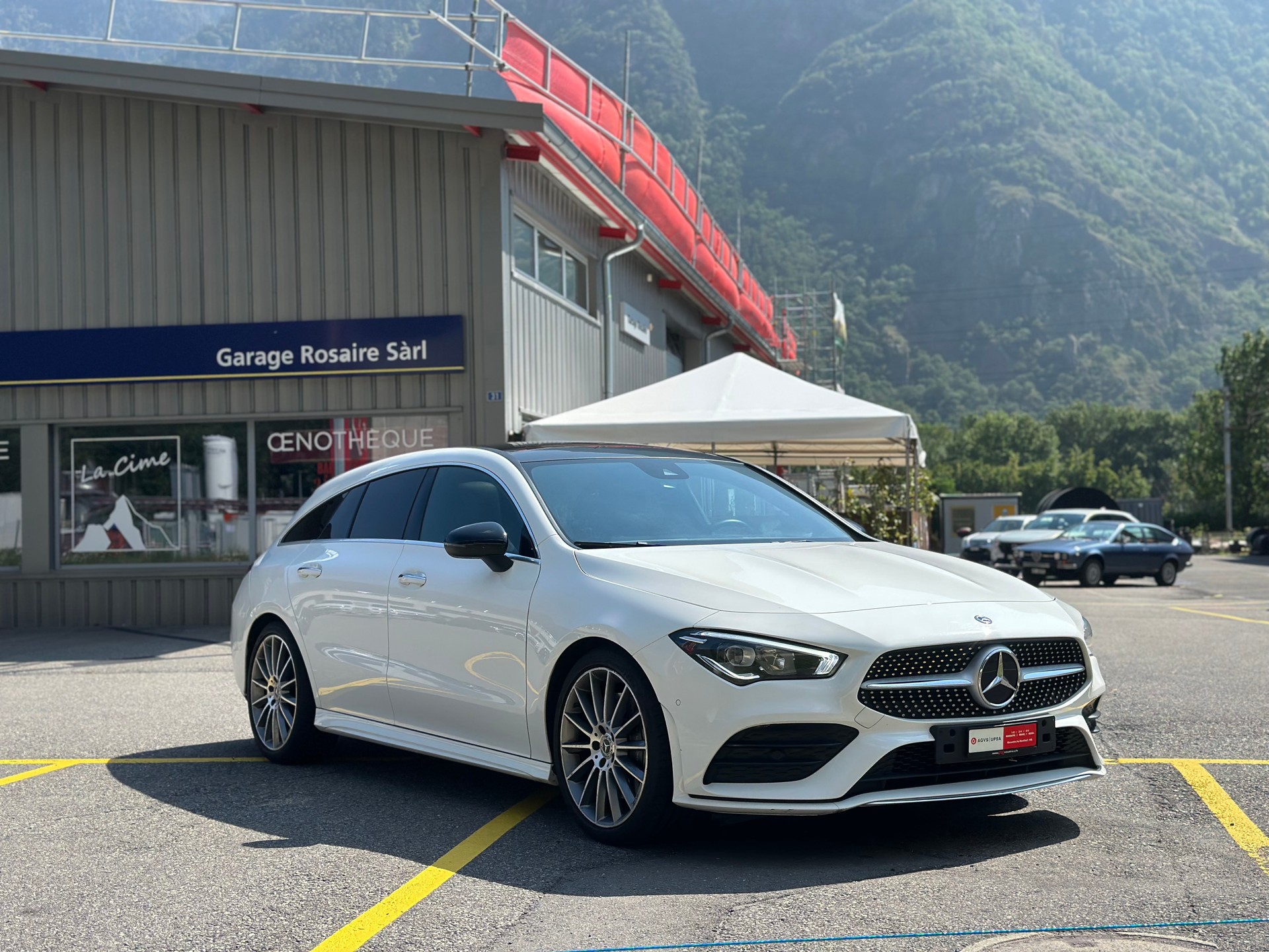 MERCEDES-BENZ CLA 220 Shooting Brake 7G-DCT AMG Line-image-4