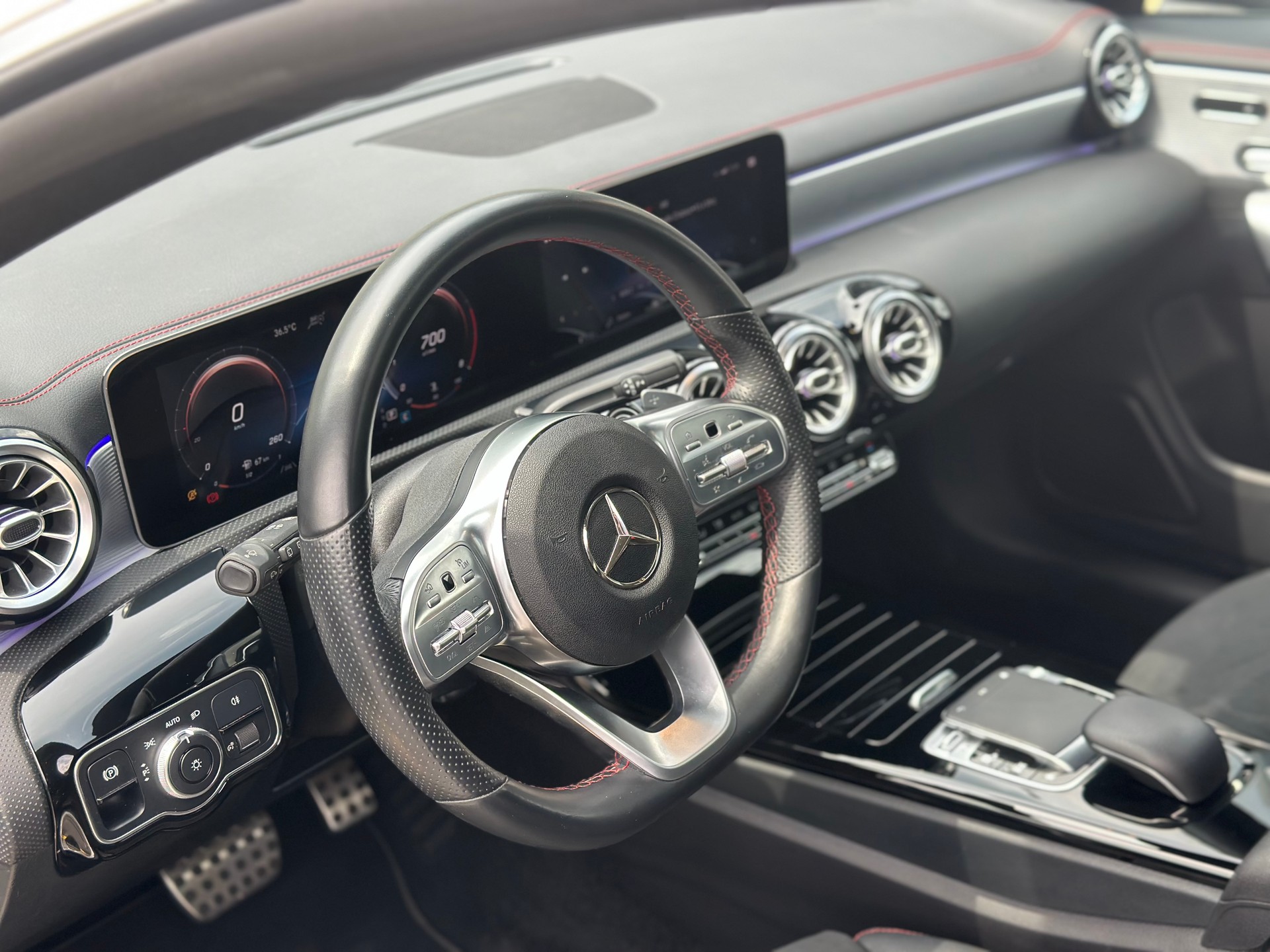MERCEDES-BENZ CLA 220 Shooting Brake 7G-DCT AMG Line-image-13