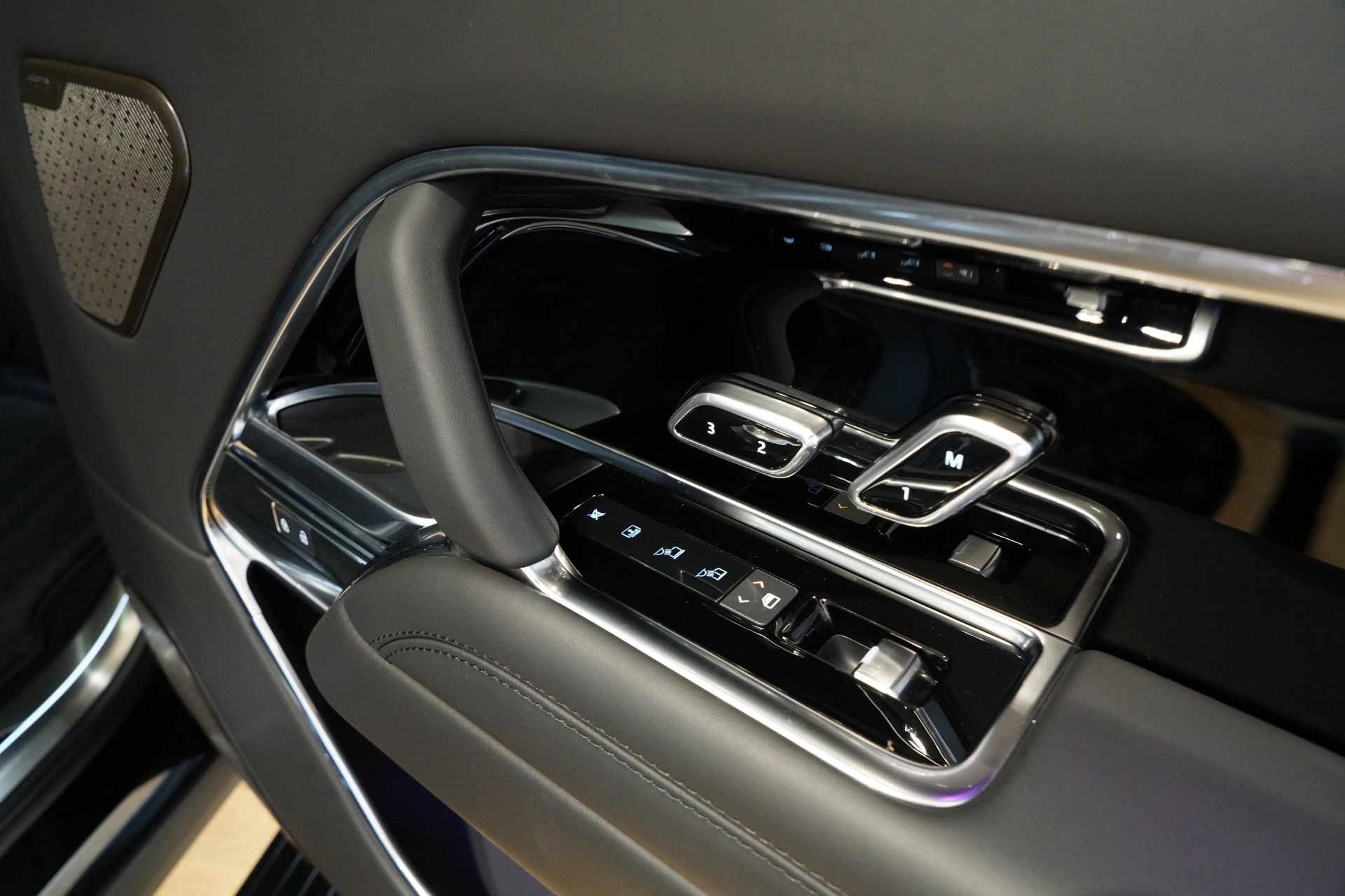 LAND ROVER Range Rover LWB P460e Si6 PHEV Autobiography Automatic-image-23
