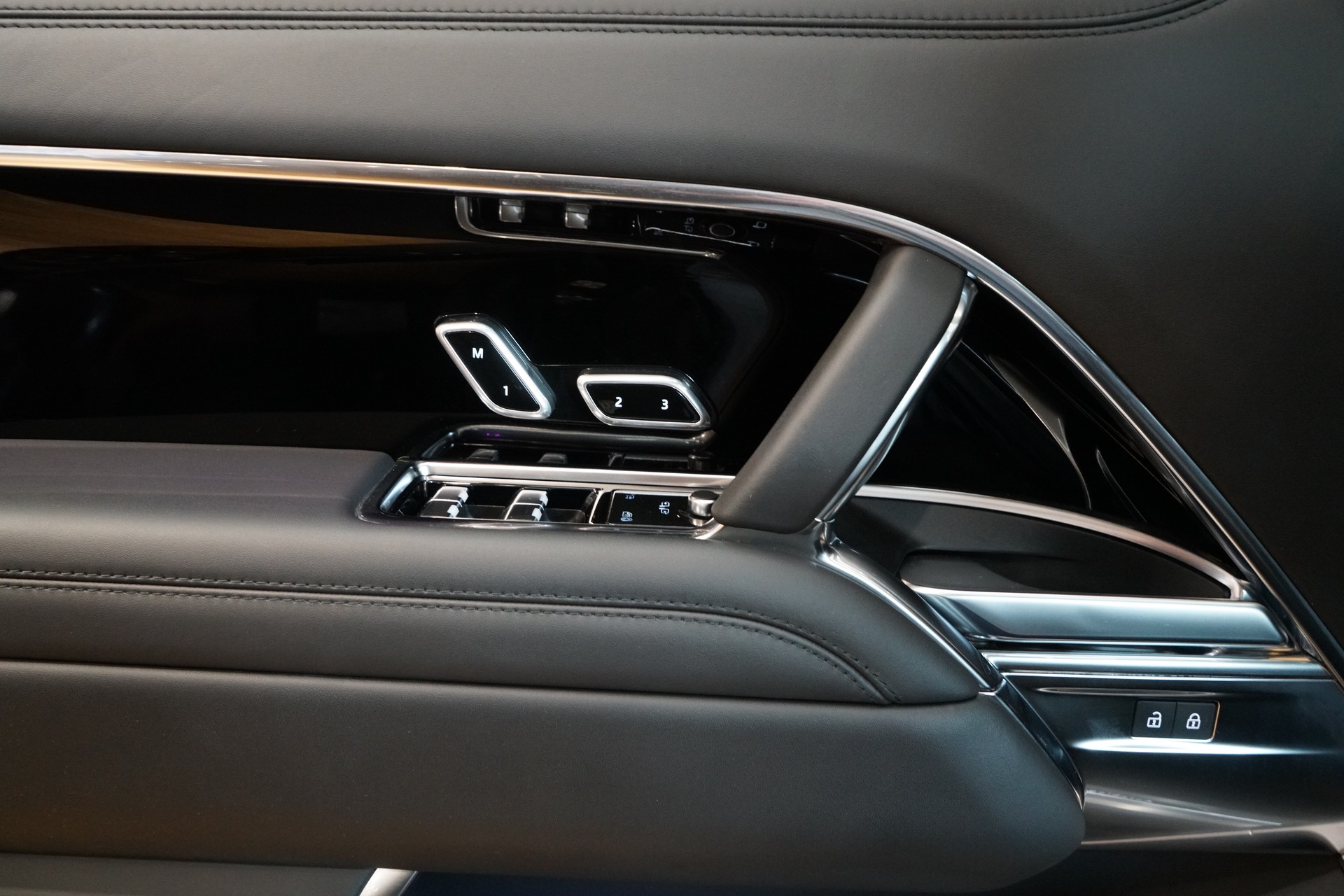 LAND ROVER Range Rover LWB P460e Si6 PHEV Autobiography Automatic-image-16