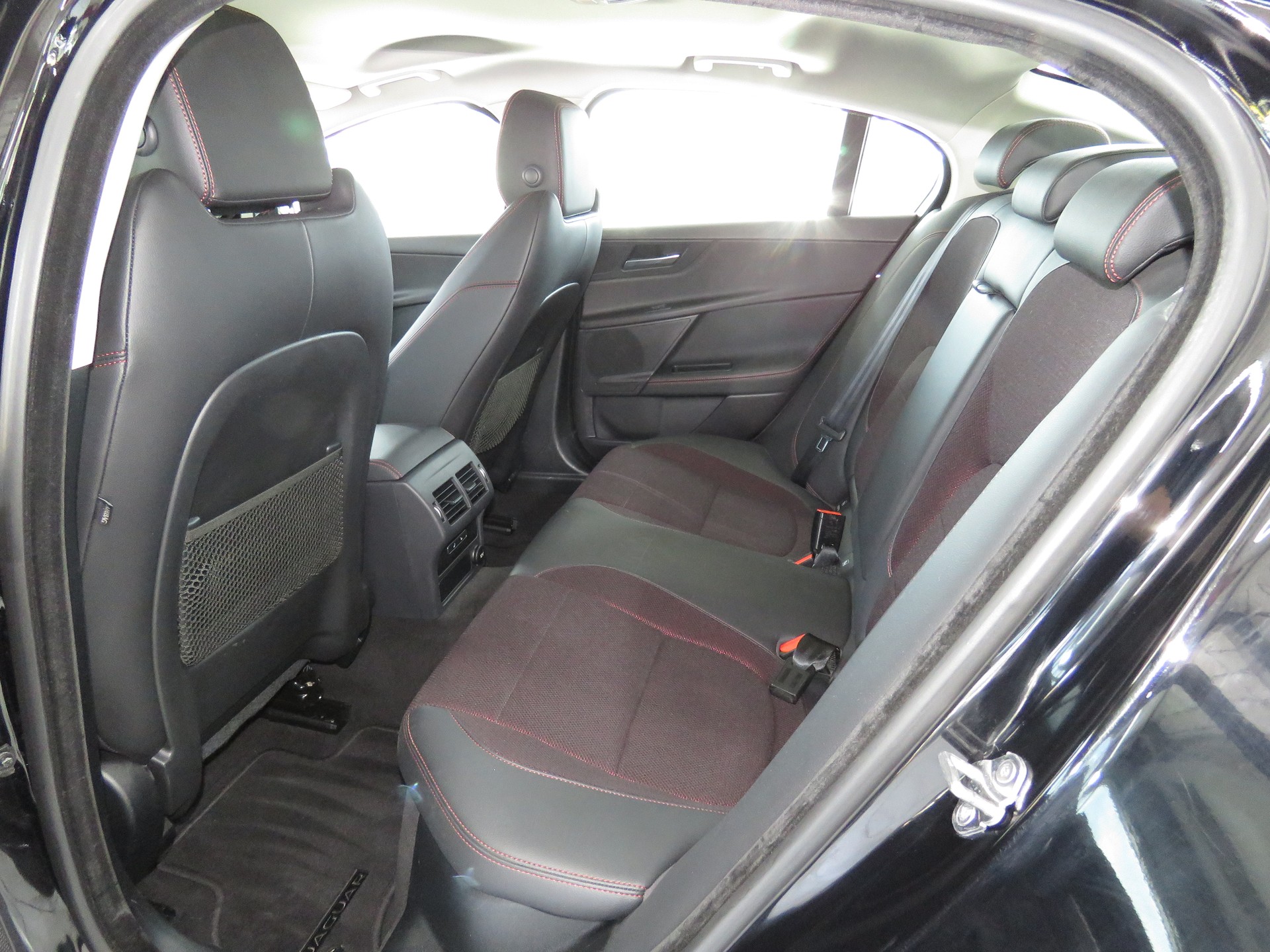 JAGUAR XE 20d Pure Automat-image-8