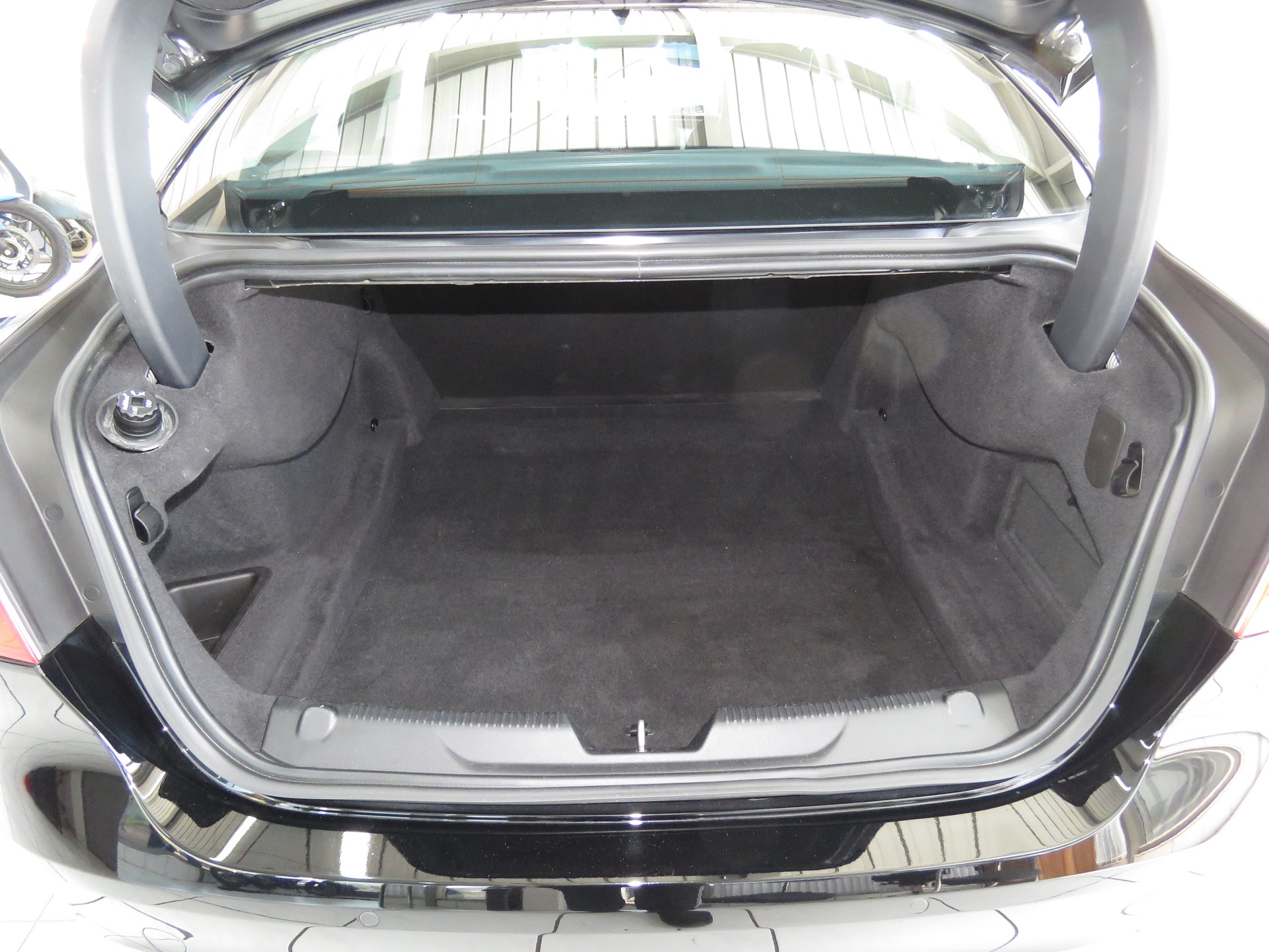 JAGUAR XE 20d Pure Automat-image-9