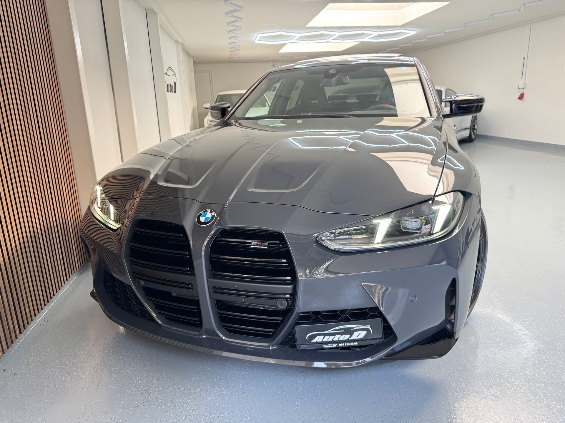 BMW M3 Competition-showroom-element-1