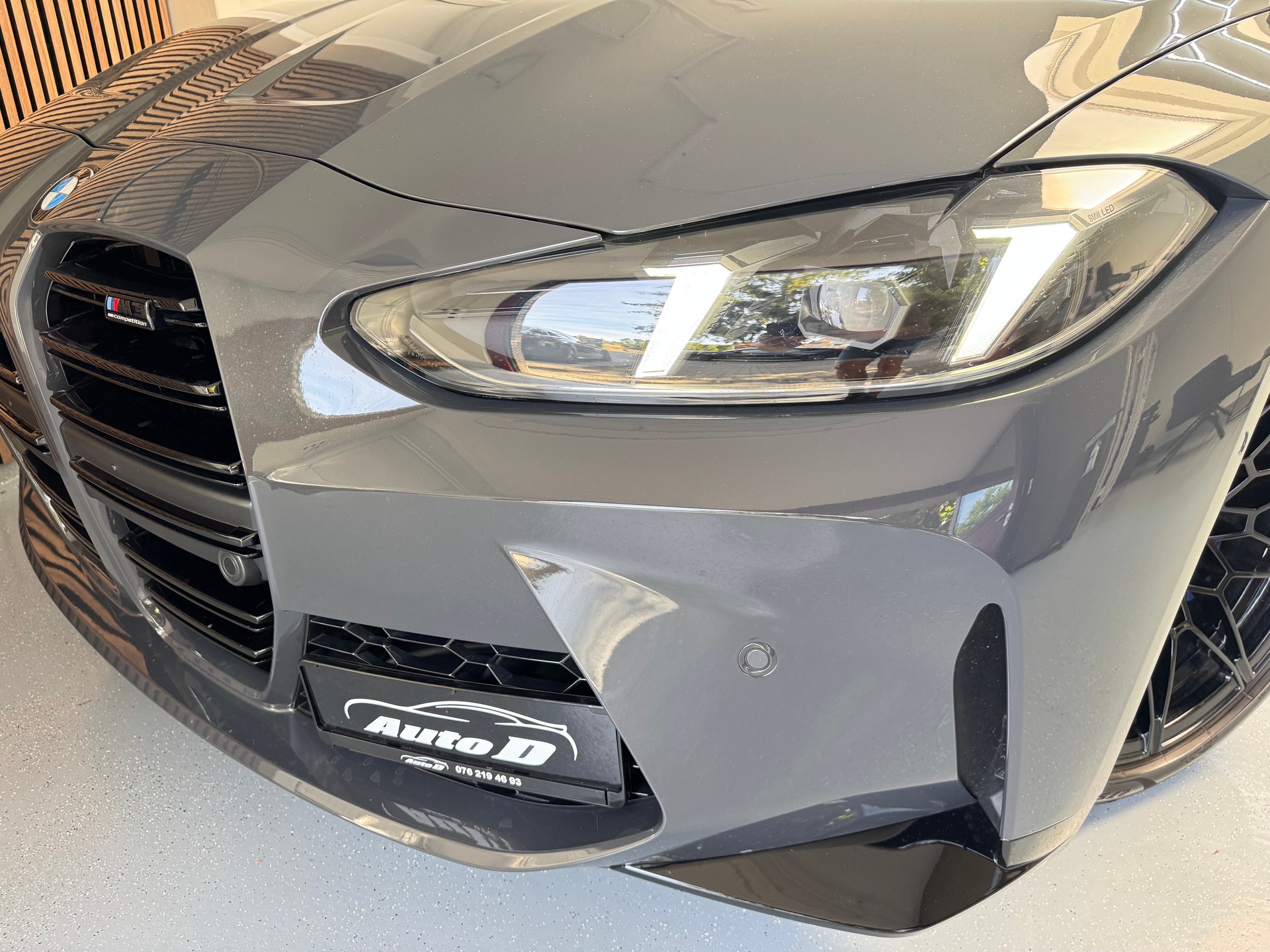 BMW M3 Competition-showroom-element-2
