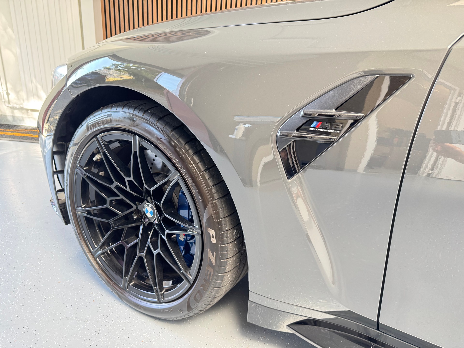 BMW M3 Competition-showroom-element-3