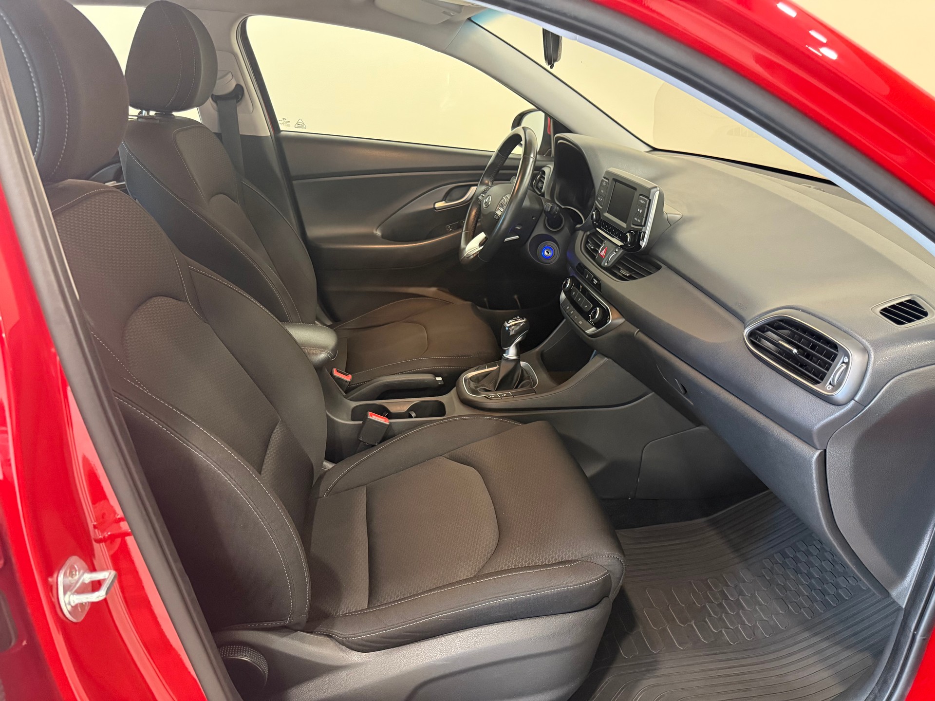 HYUNDAI i30 Fastback 1.0 Ampilia-image-9